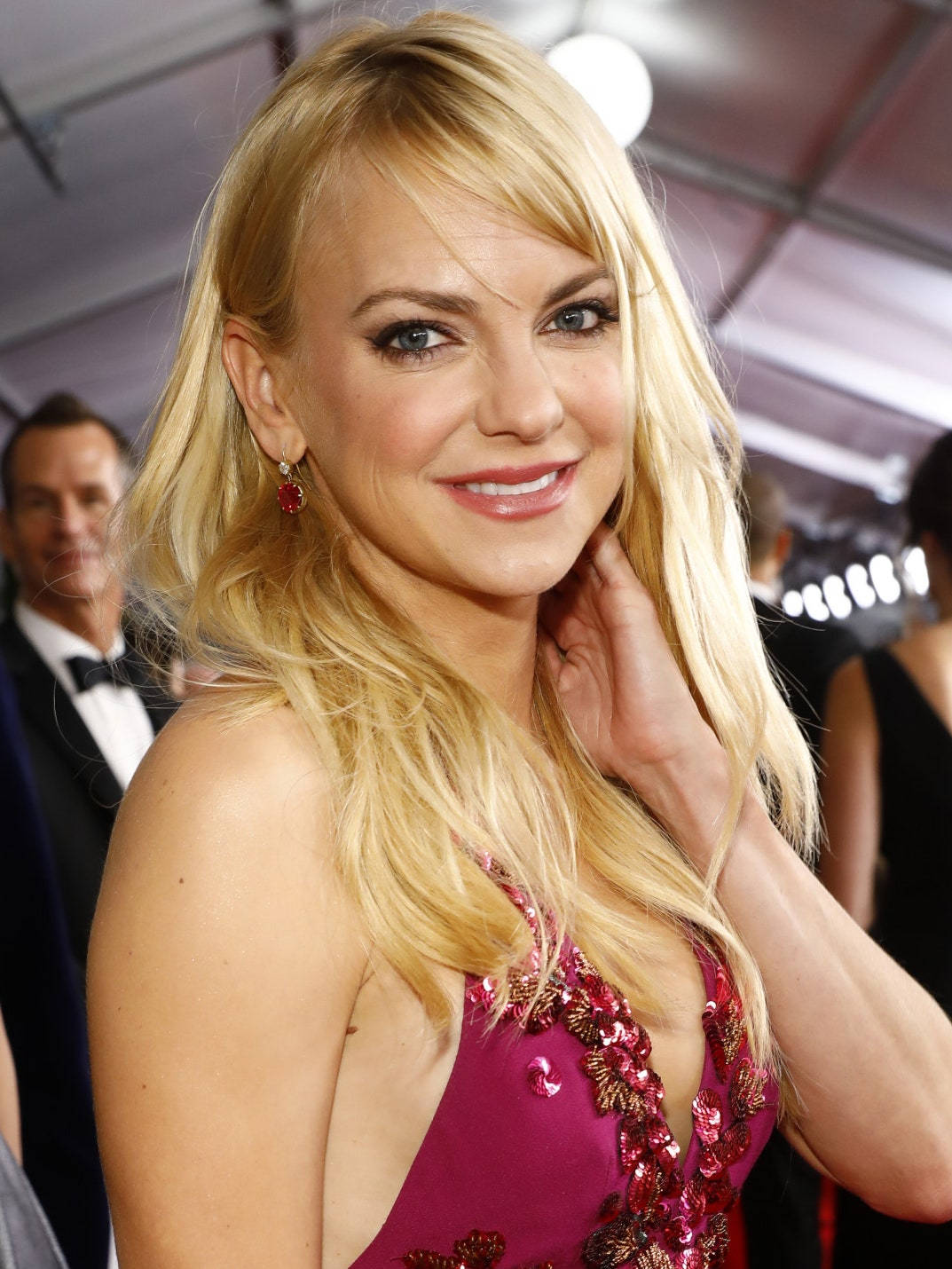 American Actress Anna Faris Red Embroidered Dress Wallpaper