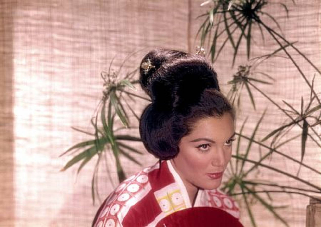 American Actress Connie Francis 1962 Kimono Portrait Wallpaper