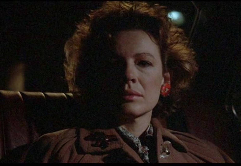 American Actress Dianne Wiest As Holly Wallpaper