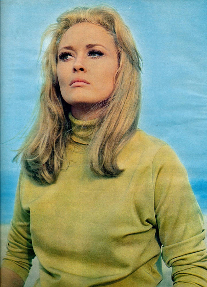 American Actress Faye Dunaway 1968 Portrait Wallpaper