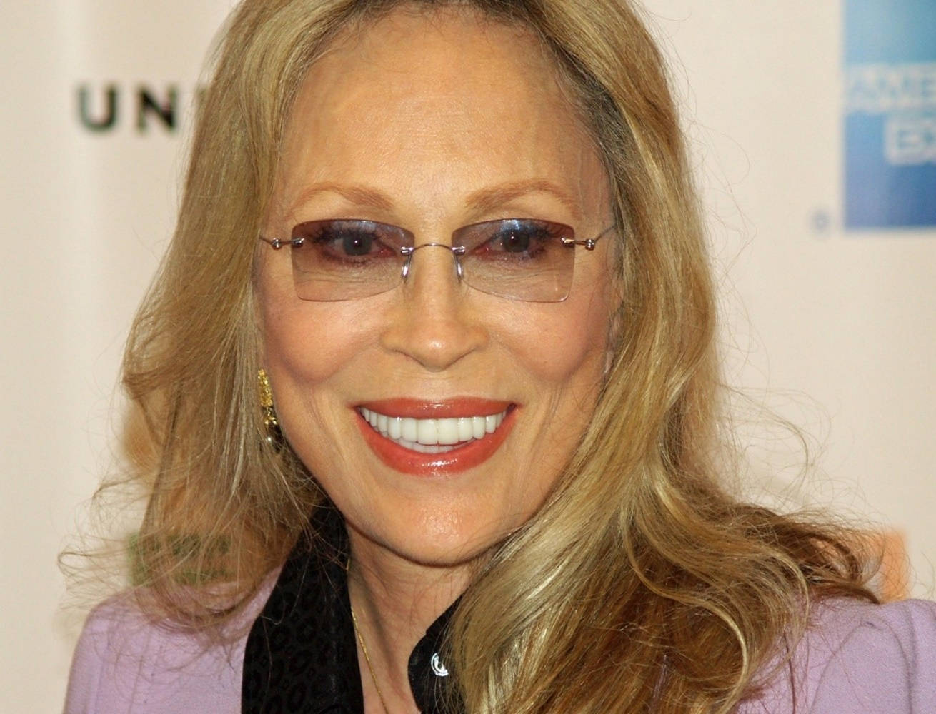 Iconic actress Faye Dunaway attending the 2008 Tribeca Film Festival Wallpaper