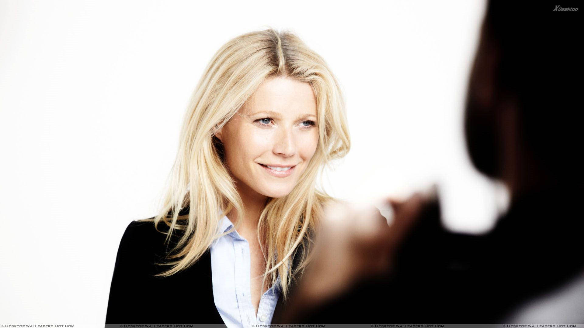 American Actress Gwyneth Paltrow Formal Suit Wallpaper