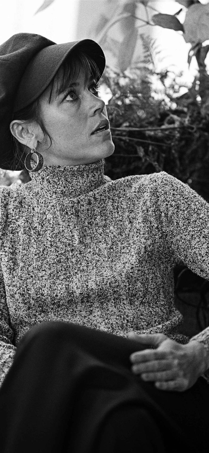 Attriceamericana Jane Fonda In Maglione A Collo Alto Sfondo