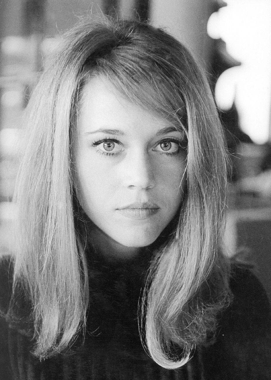 Amerikanischeschauspielerin Jane Fonda Mit Glattem Haar Wallpaper