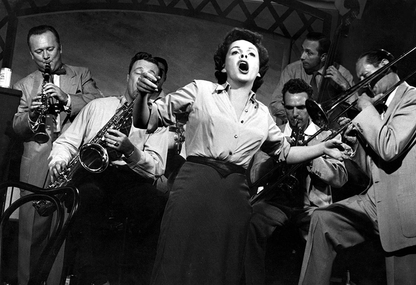 Amerikanischeschauspielerin Judy Garland Ein Stern Ist Geboren Wallpaper
