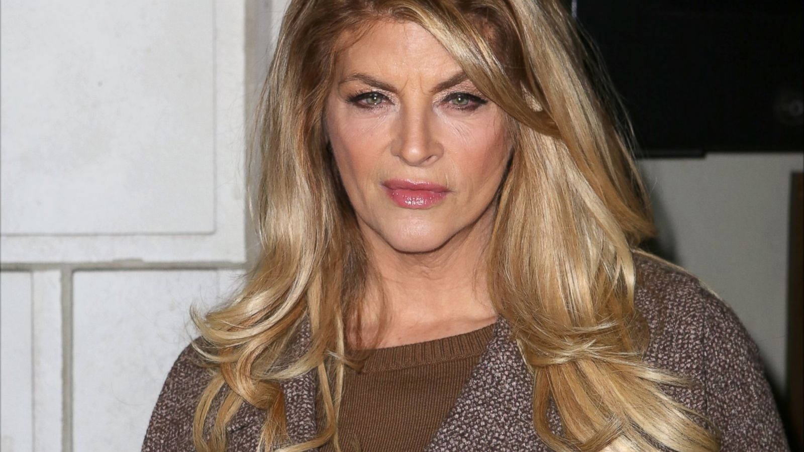 American Actress Kirstie Alley with a Serious Expression Wallpaper