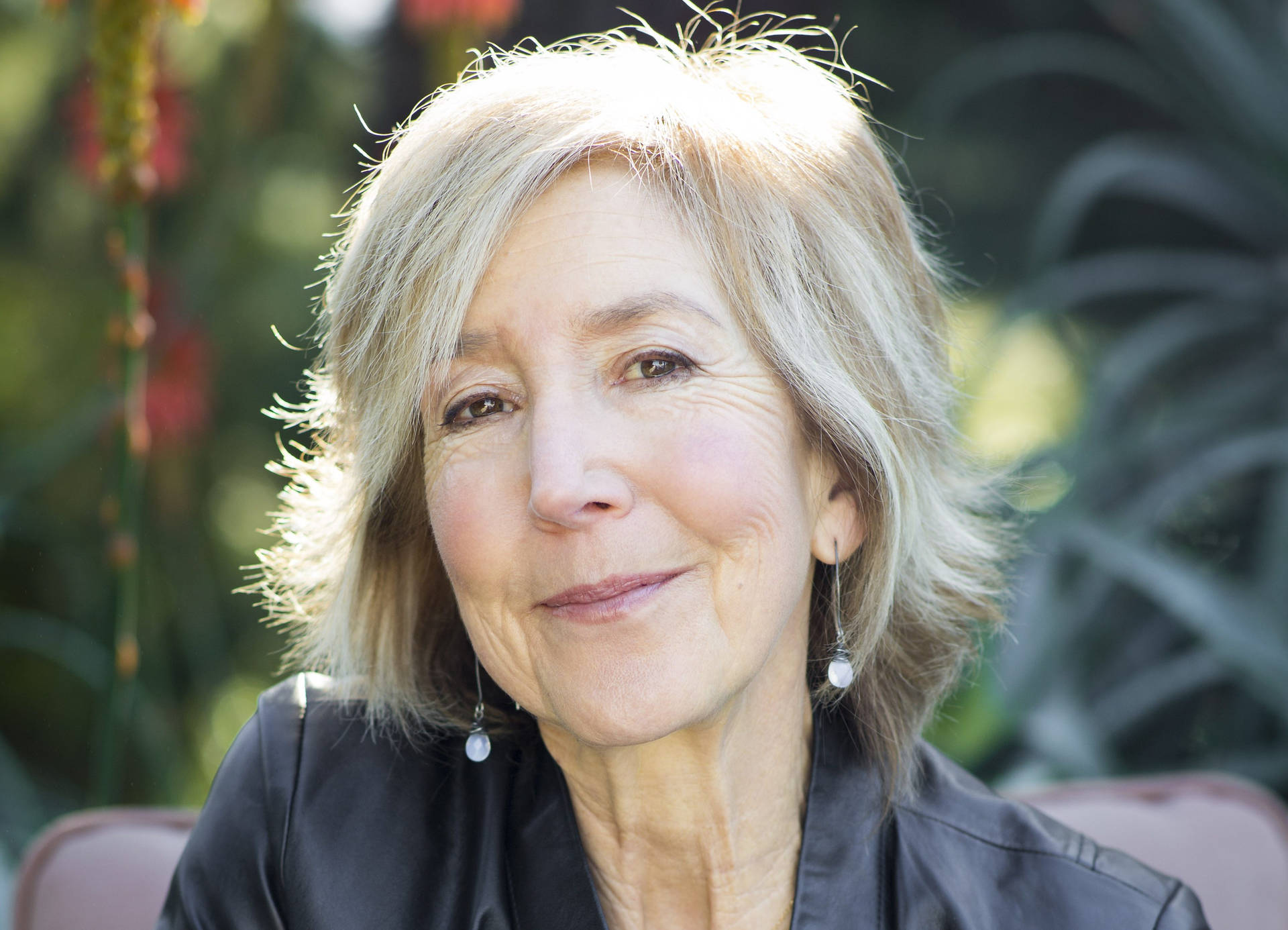 A Radiant Smiling Lin Shaye - Renowned American Actress Wallpaper