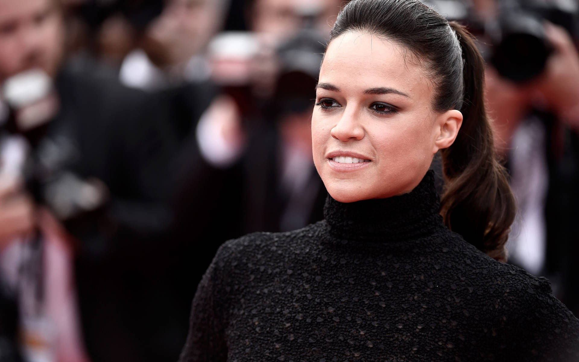 American Actress Michelle Rodriguez On The Red Carpet Wallpaper