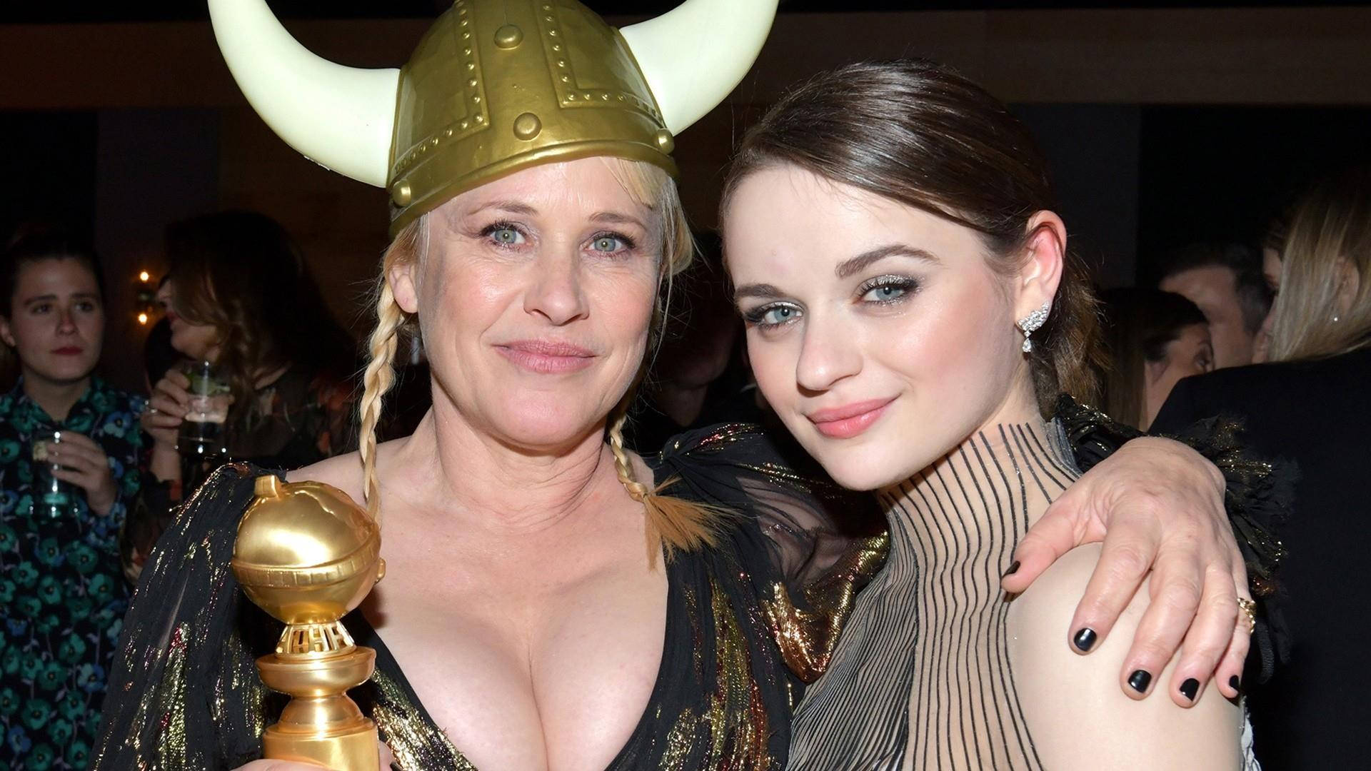 American Actress Patricia Arquette With Joey King Wallpaper