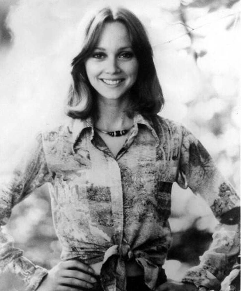 "American actress Shelley Long in a country girl outfit" Wallpaper