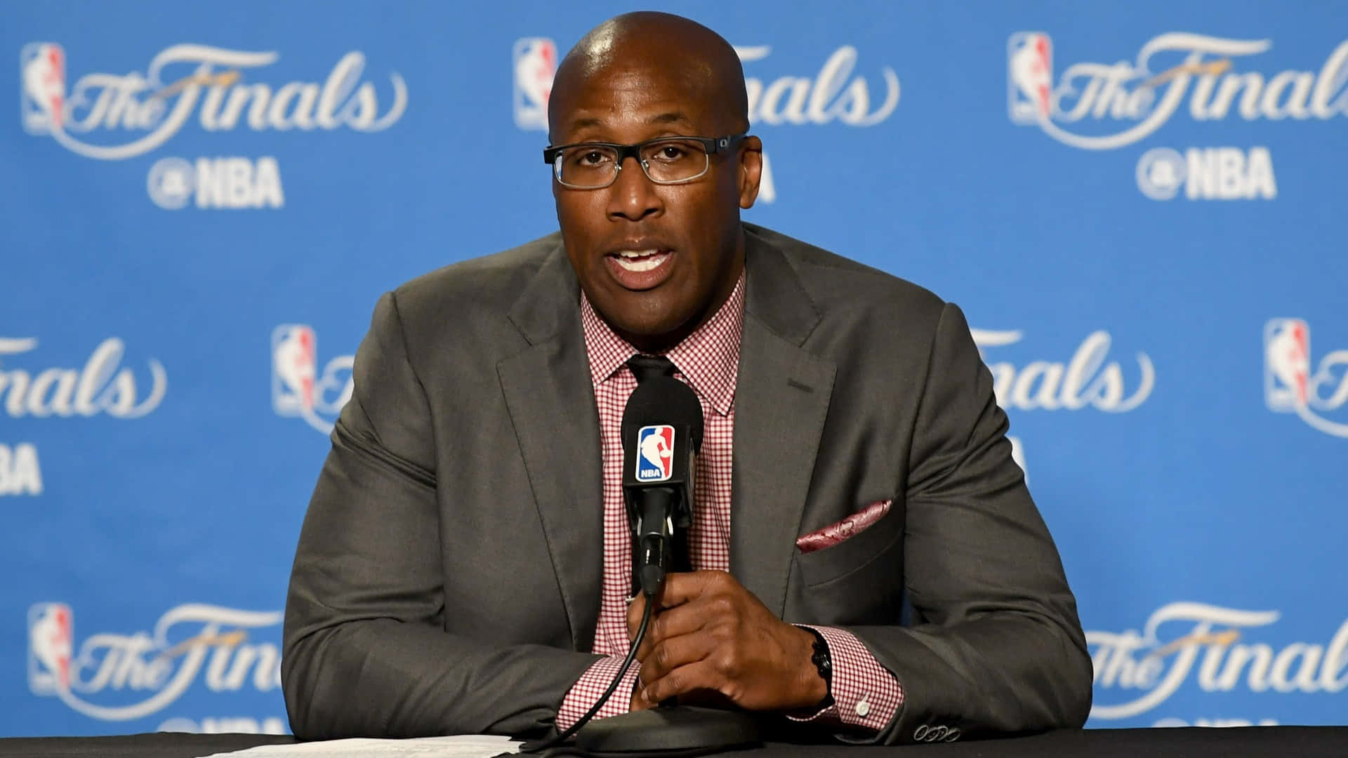 American Basketball Coach Mike Brown 2017 Nba Finals Media Conference Wallpaper