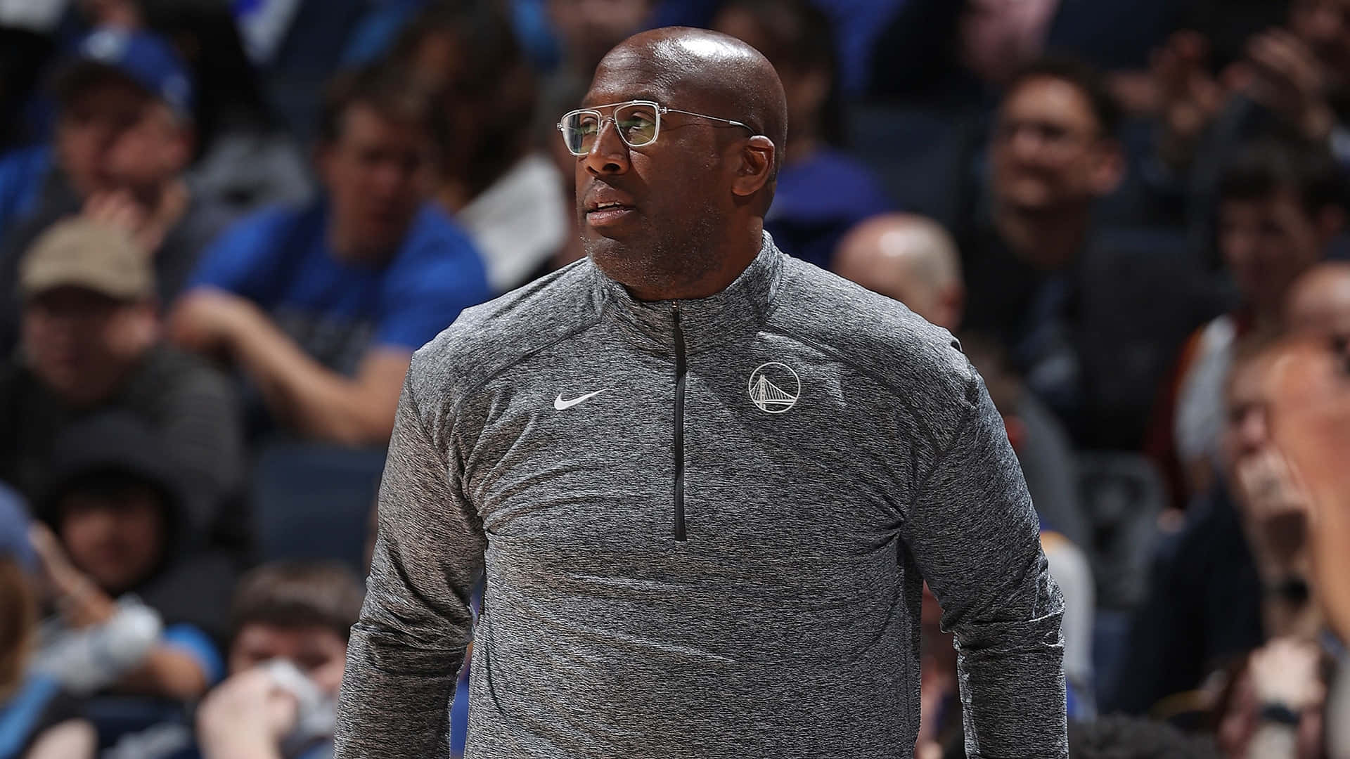 American Basketball Coach Mike Brown Side View Angle Shot Wallpaper
