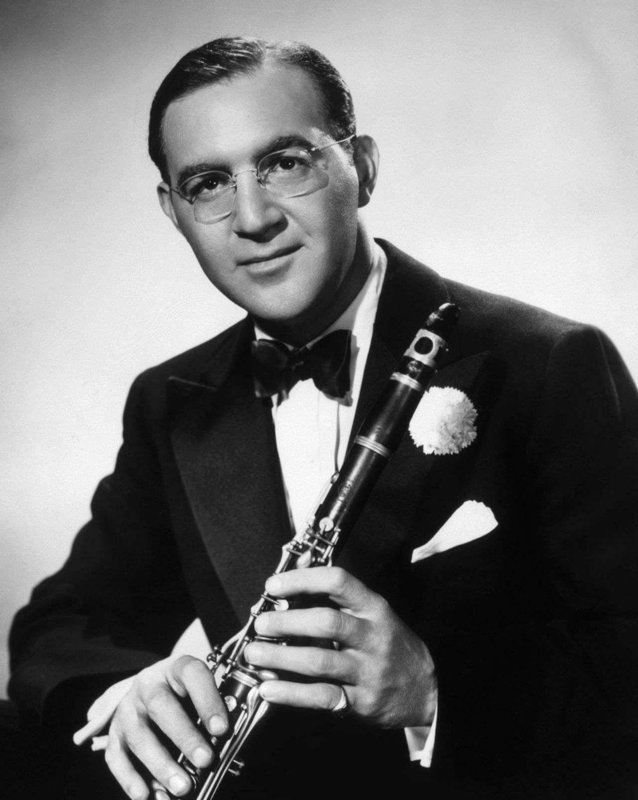 Amerikanischerklarinettist Benny Goodman Portrait Von 1942 Wallpaper