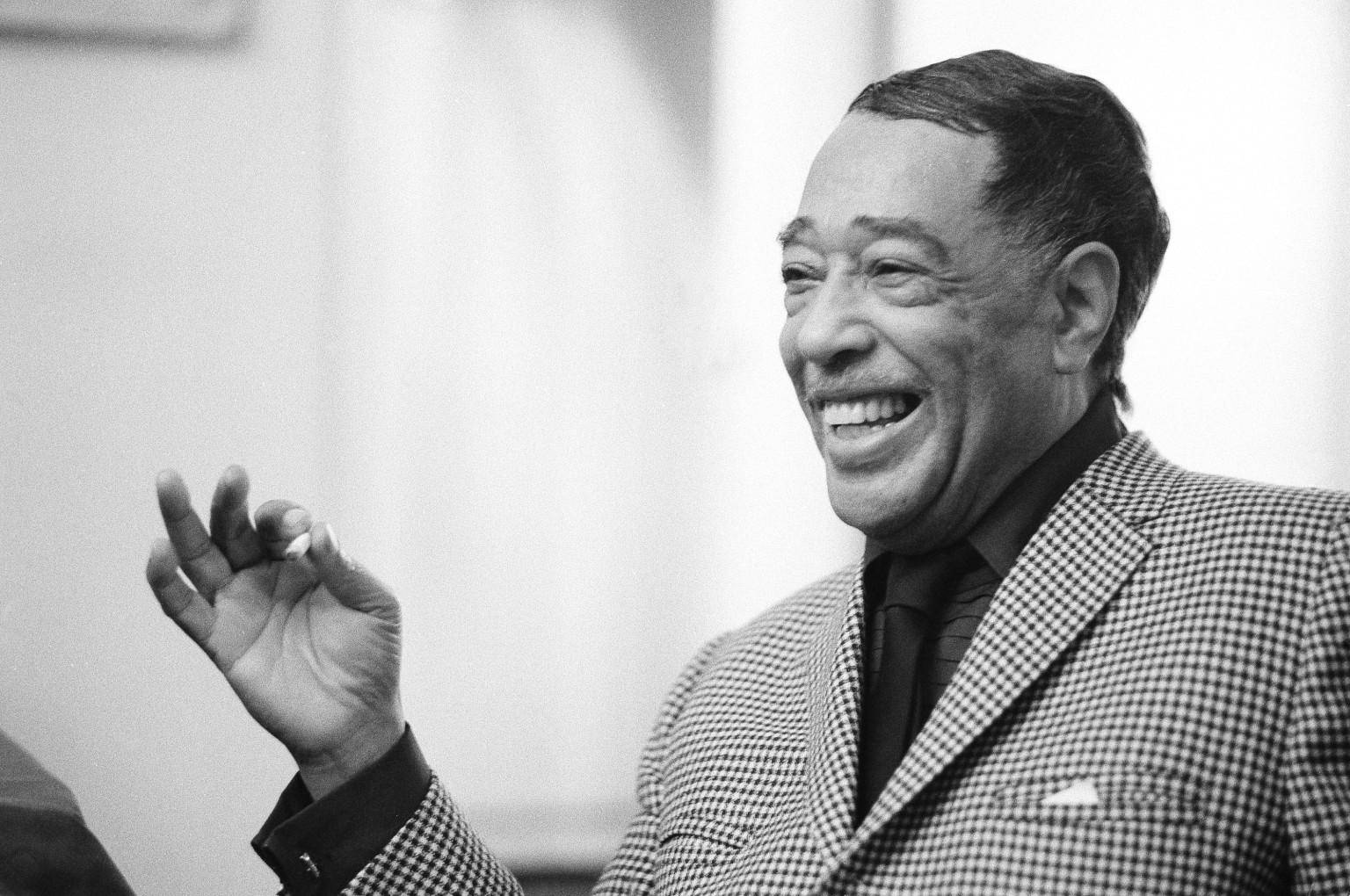 Compositorestadounidense Duke Ellington, Retrato De 1968 Fondo de pantalla