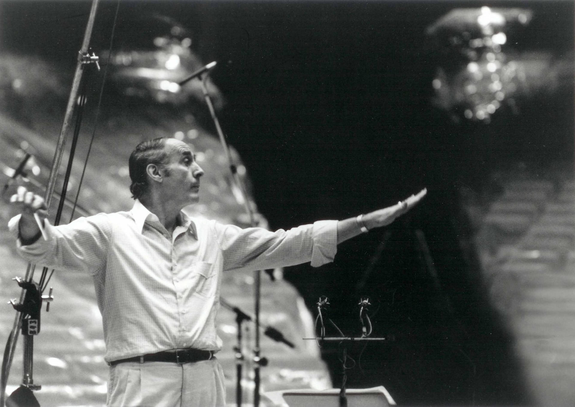 American Composer Henry Mancini At Cts Studios 1990 Wallpaper