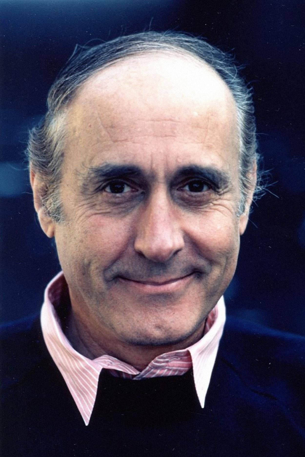 Retratoen Primer Plano Del Compositor Estadounidense Henry Mancini Fondo de pantalla