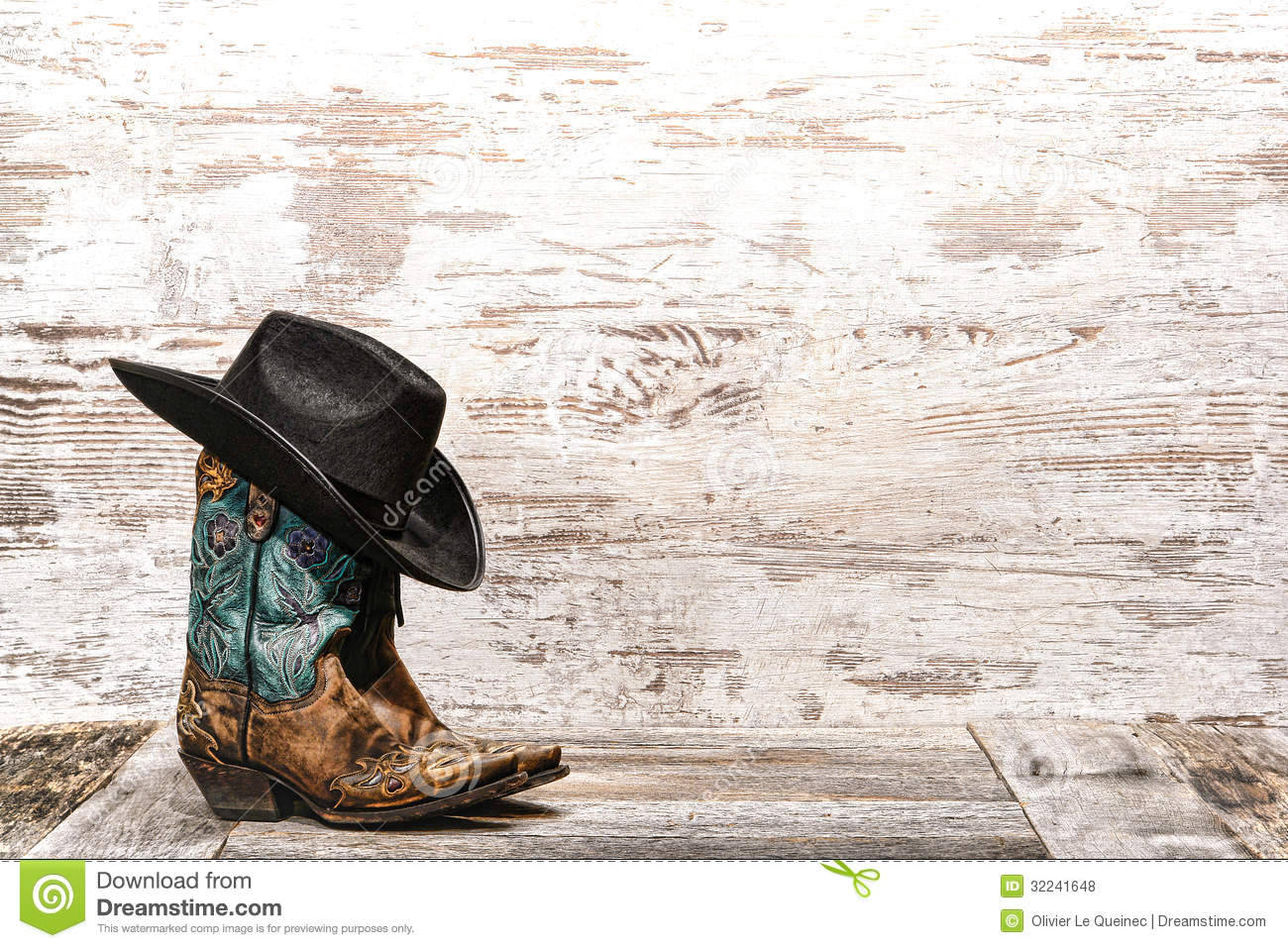 Unrudo Vaquero Estadounidense Se Ajusta Su Sombrero De Vaquero Stetson. Fondo de pantalla
