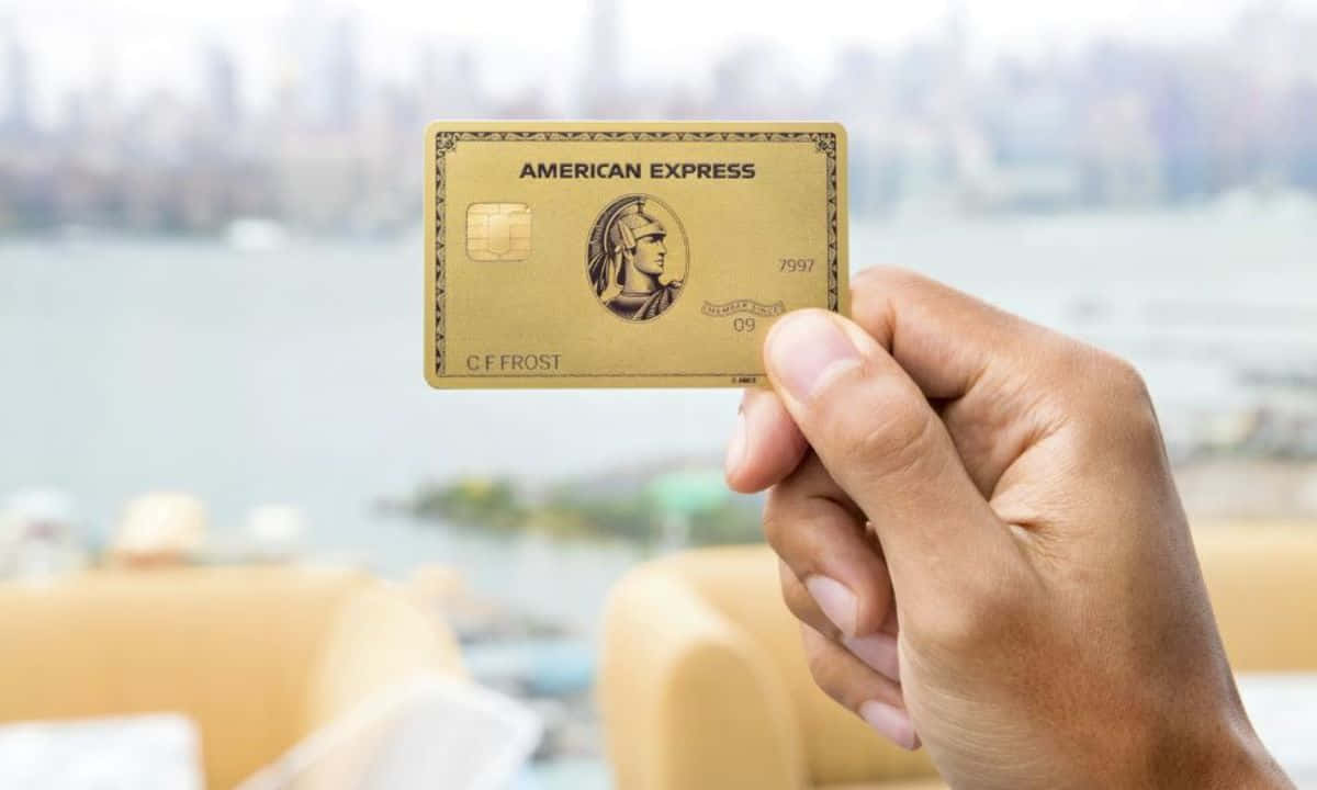 Upptäckde Ekonomiska Fördelarna Och Belöningarna Med American Express