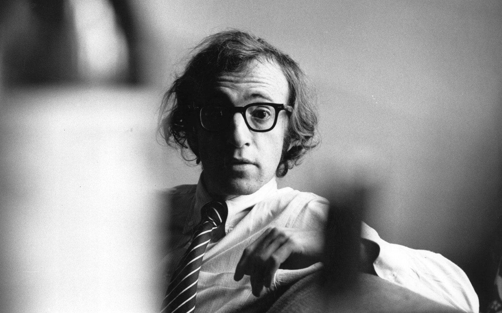 Amerikaanse Filmregisseur En Schrijver Woody Allen Grijswaarden Portret Achtergrond