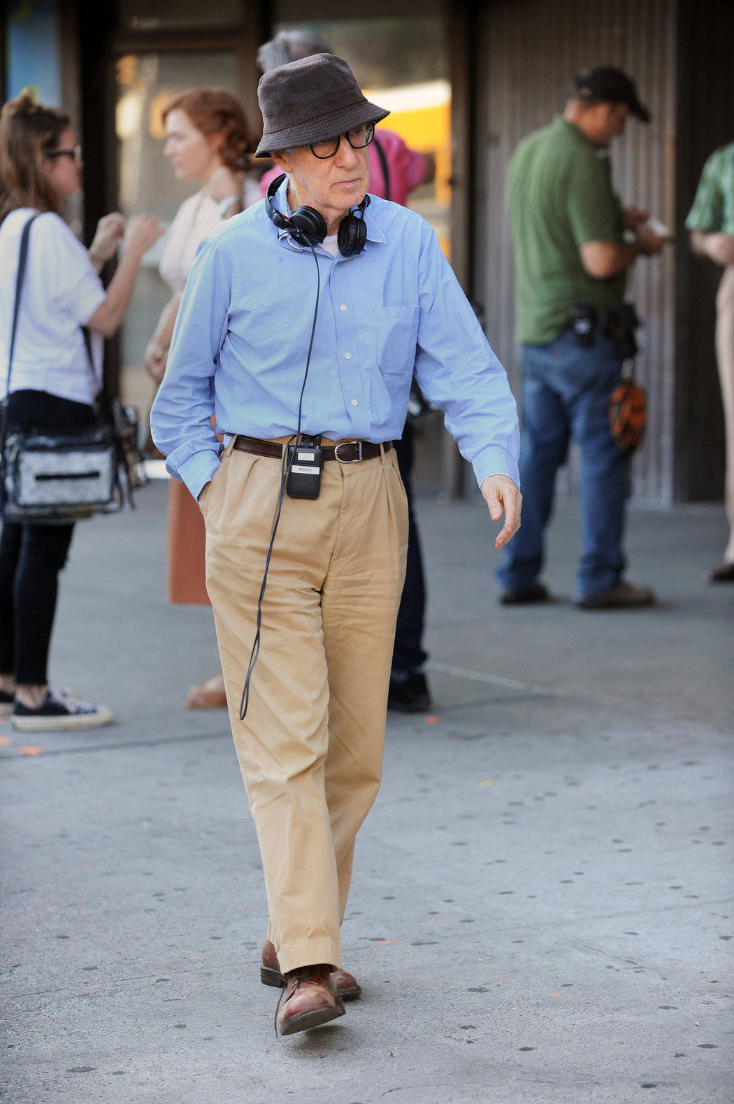 Amerikansk Filmskaber Woody Allen Tilfældig Ikke Sedding i New York City Wallpaper