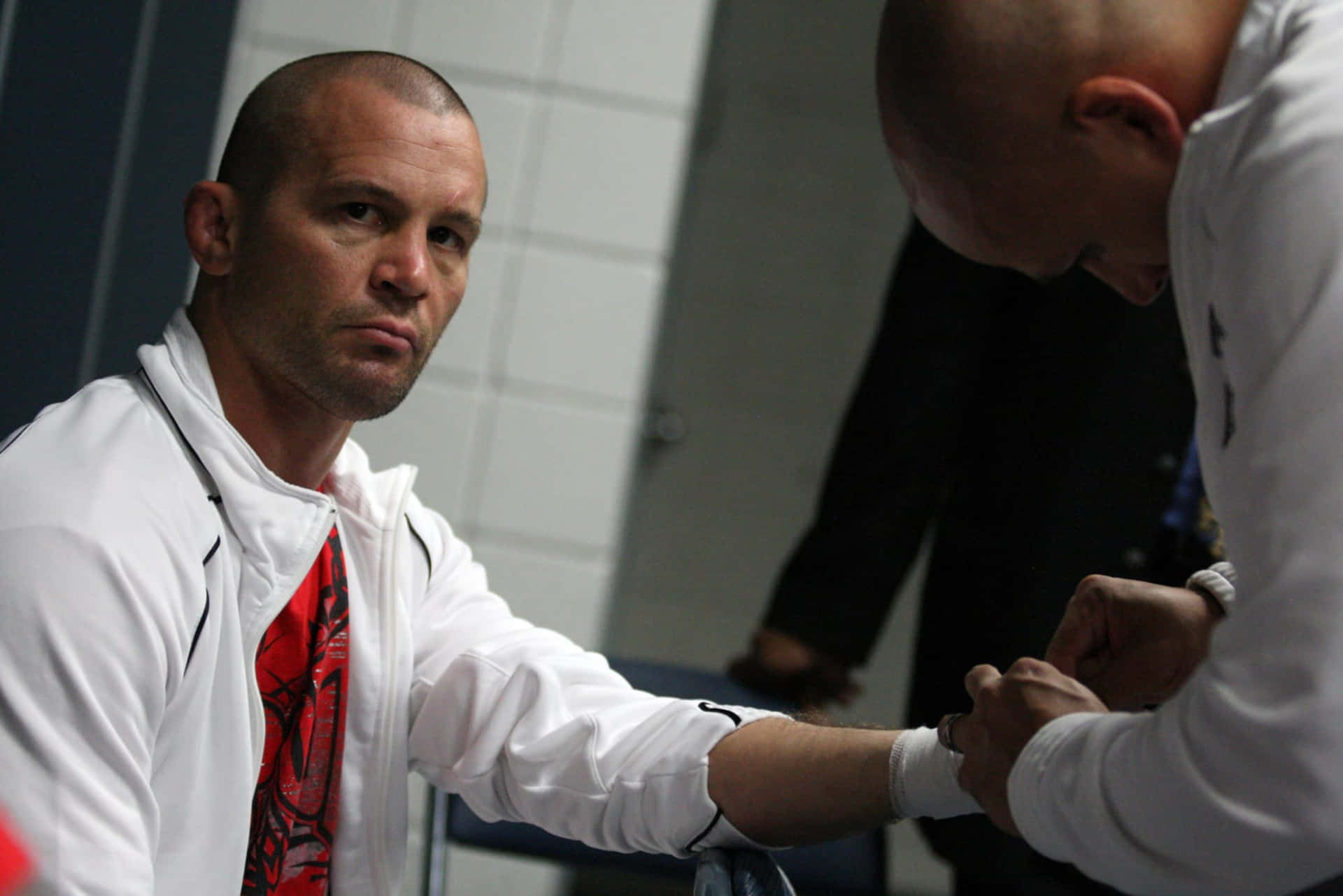 American Mixed Martial Artist, Chris Lytle In the Company of His Team Backstage Wallpaper