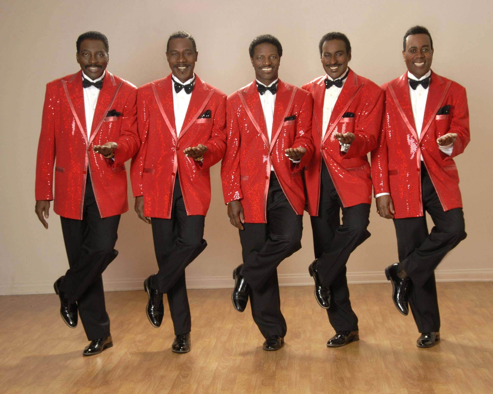 American Musical Group The Temptations Red Suit Vintage Shot Wallpaper