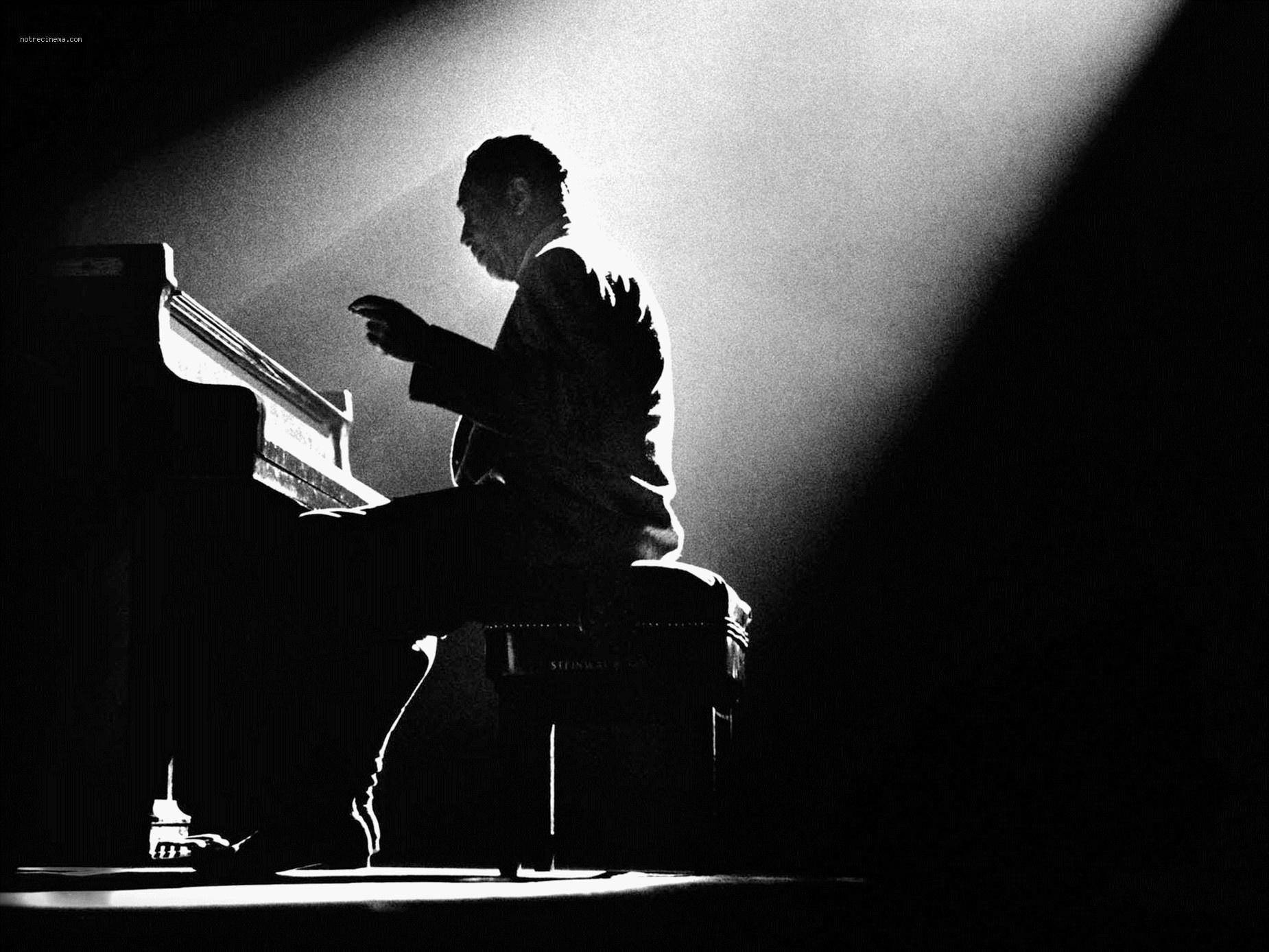Amerikanskemusikern Duke Ellingtons Fotograf Från 1958 Till Dator- Eller Mobilskärmsbakgrund. Wallpaper