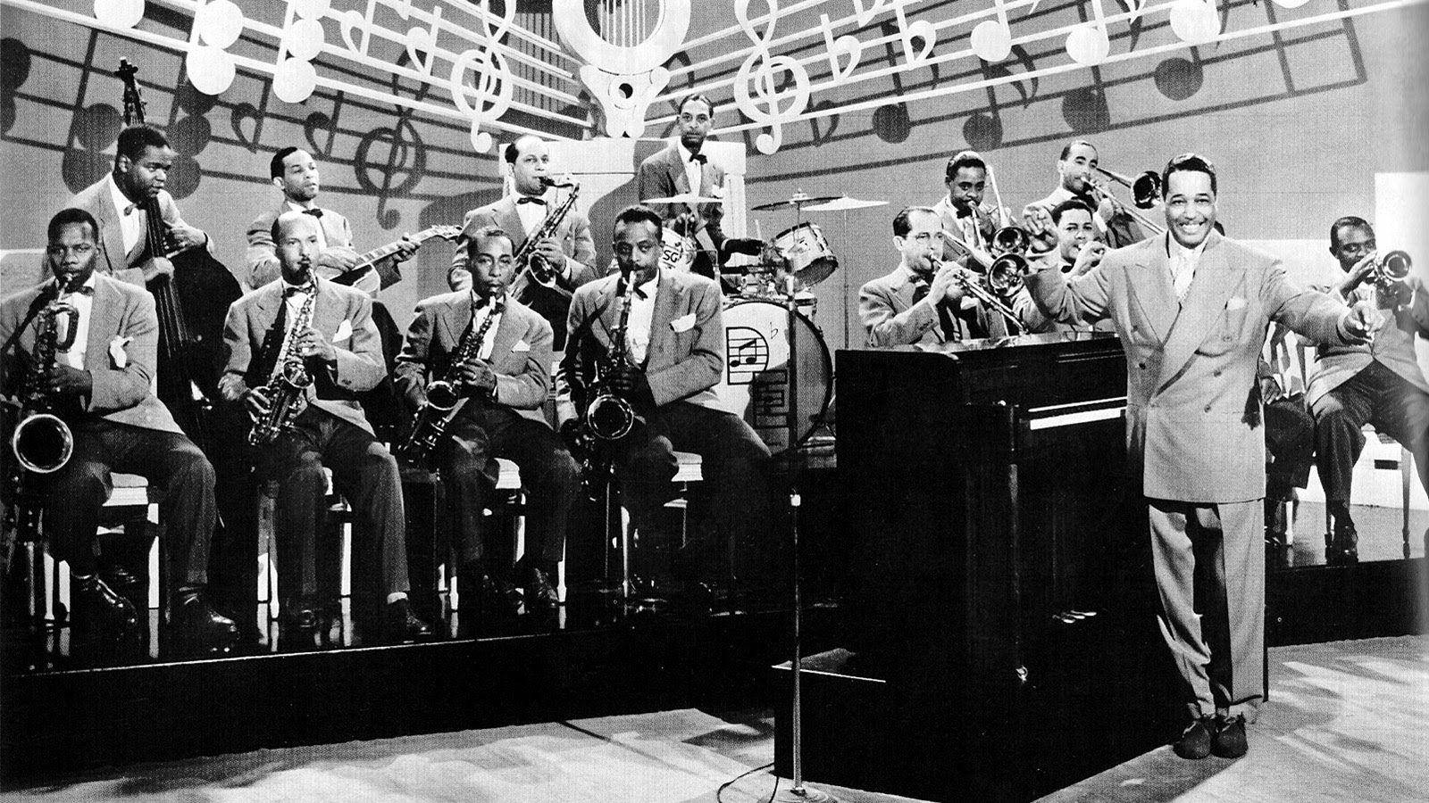 Amerikanischermusiker Duke Ellington Mit Orchester Wallpaper