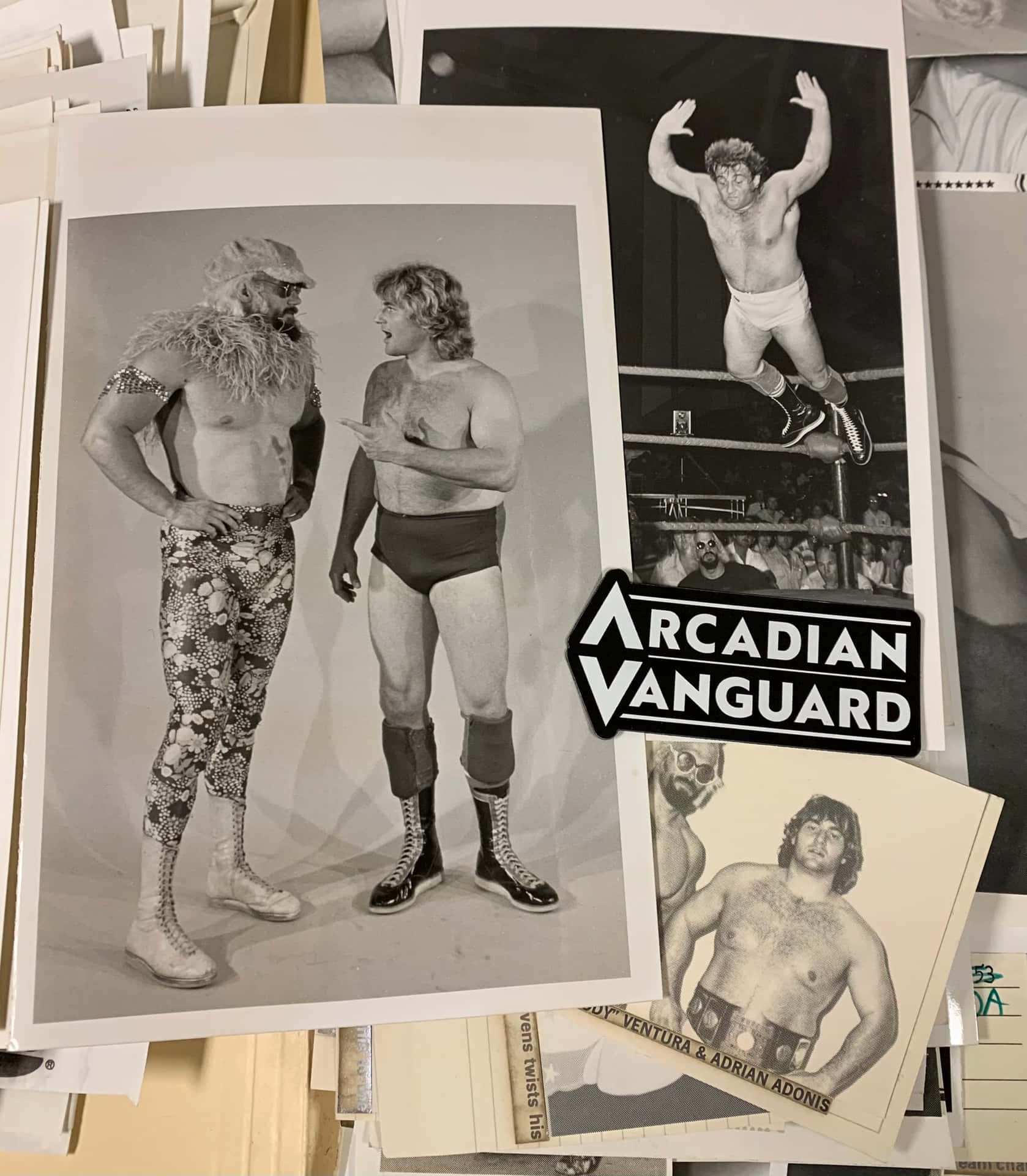 Amerikanischerprofi-wrestler Adrian Adonis Mit Jesse Ventura Awa Wallpaper