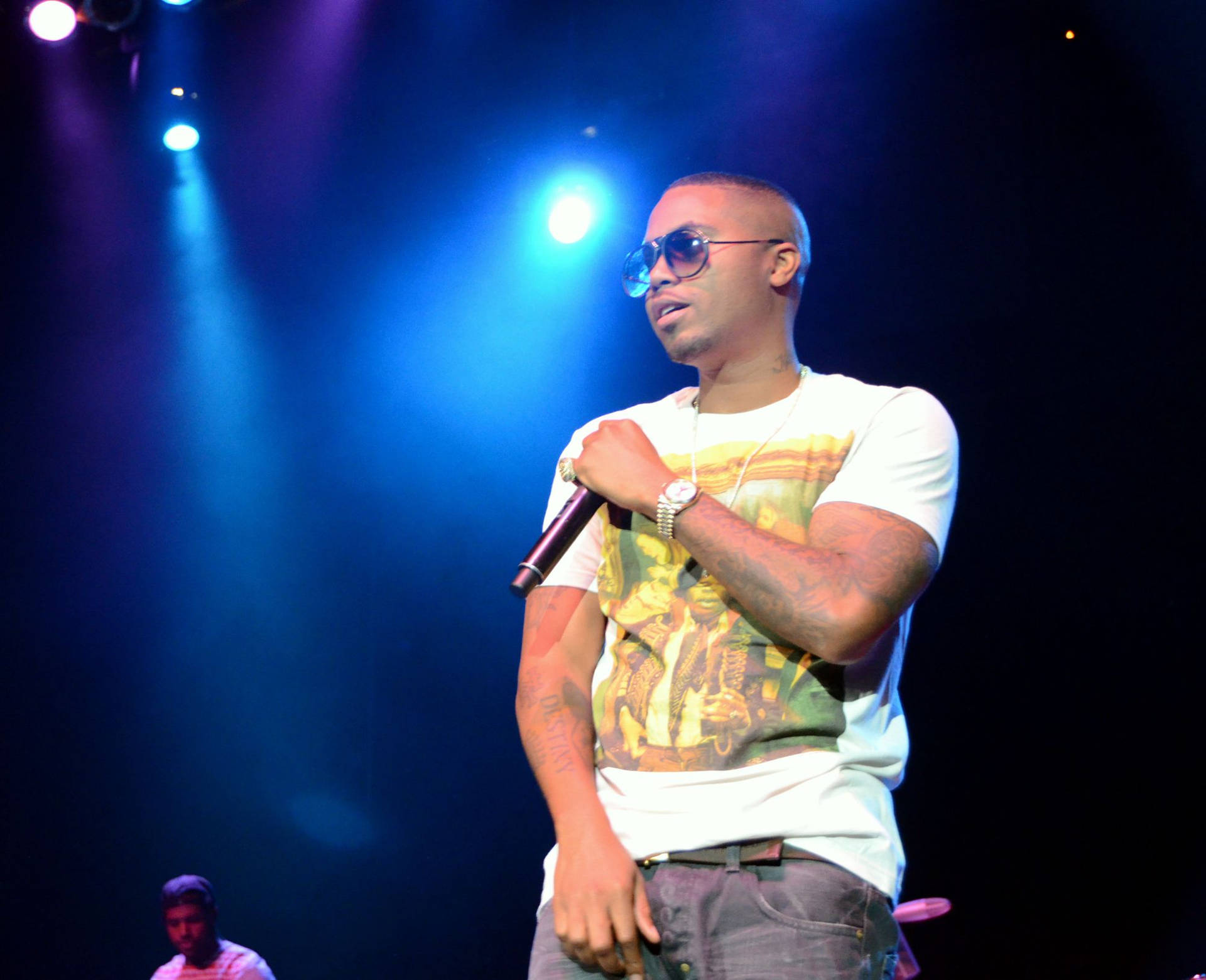 American Rapper Nas On Stage Wallpaper