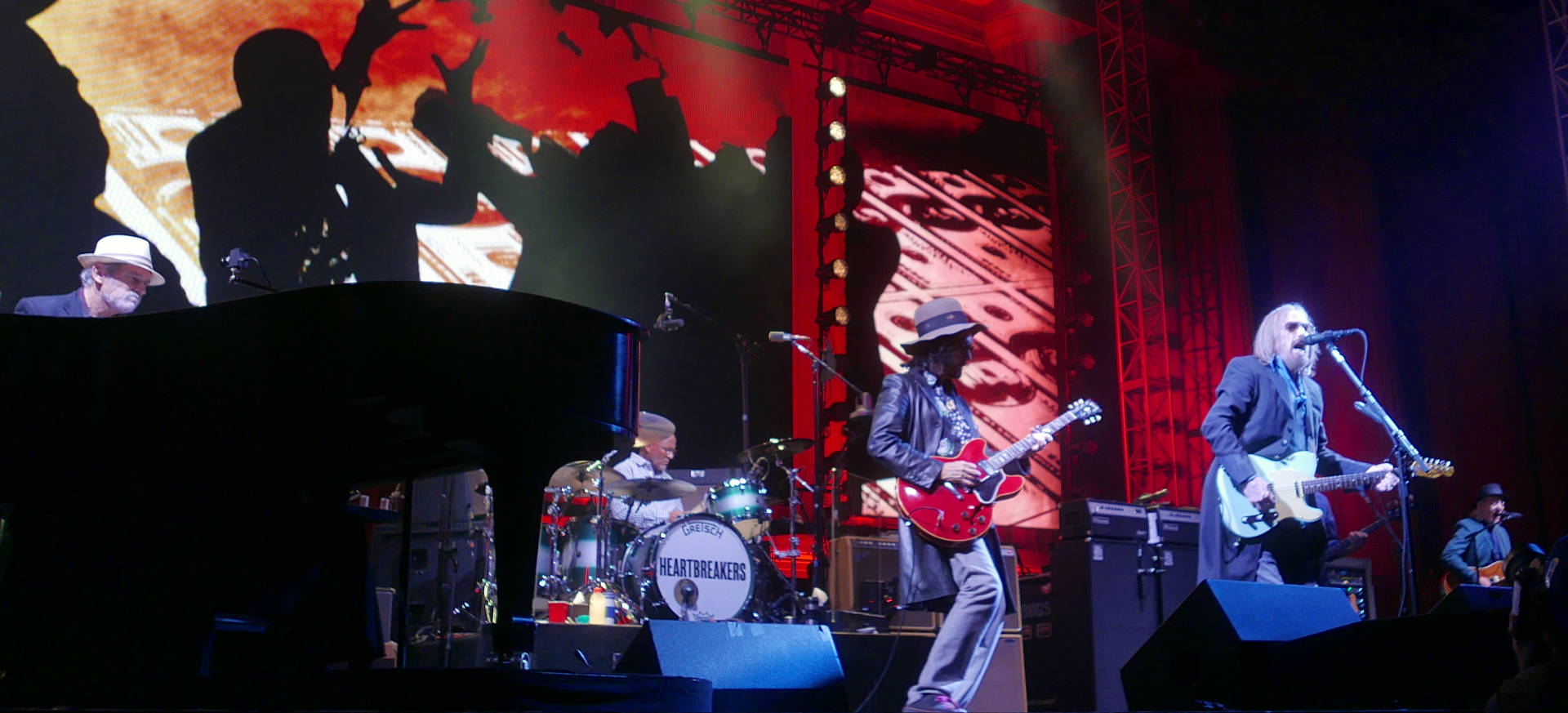 Amerikanischerockband Tom Petty Und Die Heartbreakers Live-auftritt 2017 Wallpaper