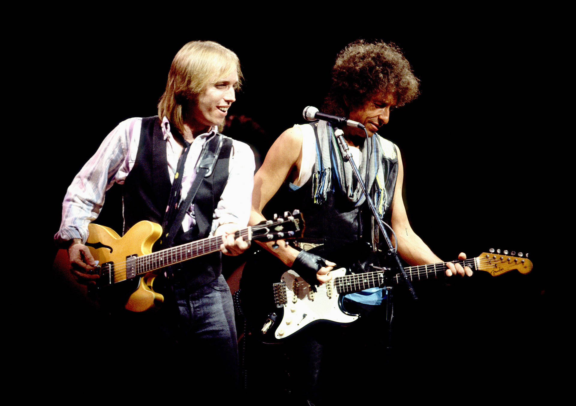 Amerikansk rockband Tom Petty and The Heartbreakers 1986-ydelser i baggrunden Wallpaper