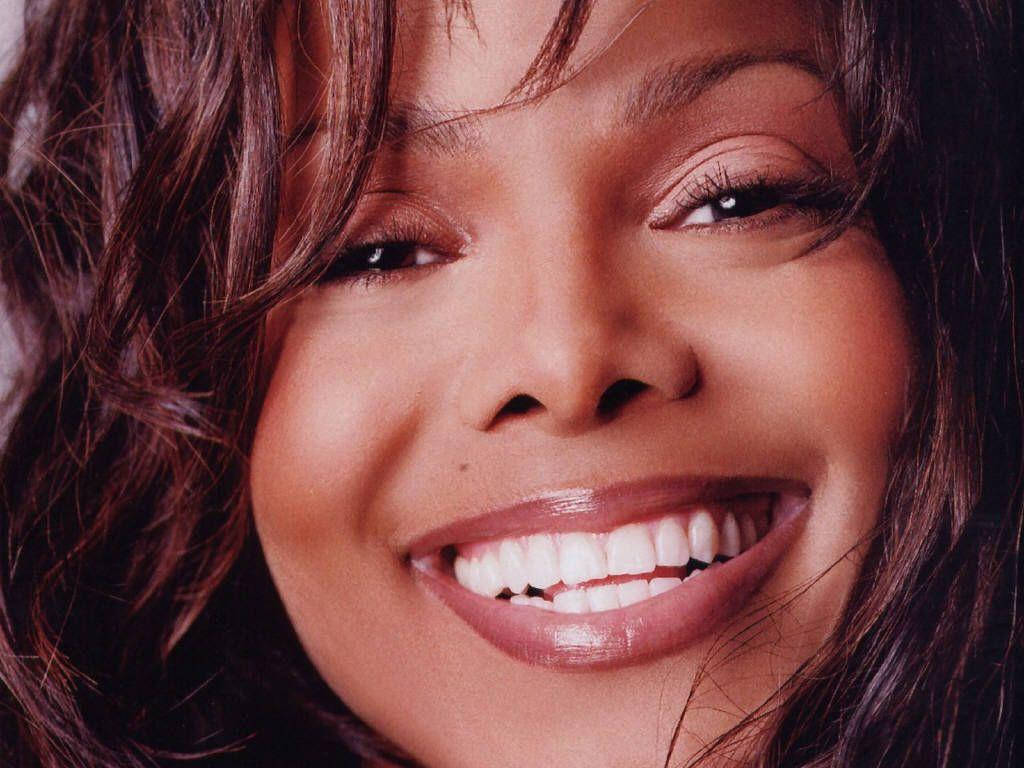 American Singer Janet Jackson All Smiles Wallpaper