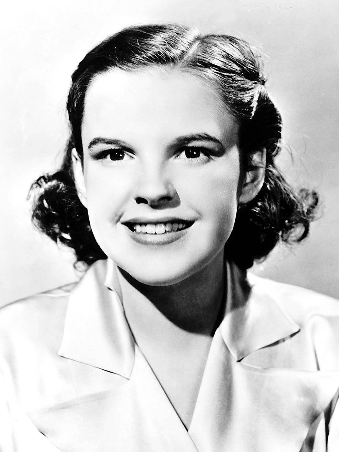 Amerikansk sanger Judy Garland uskyldig smil Tapet: Wallpaper