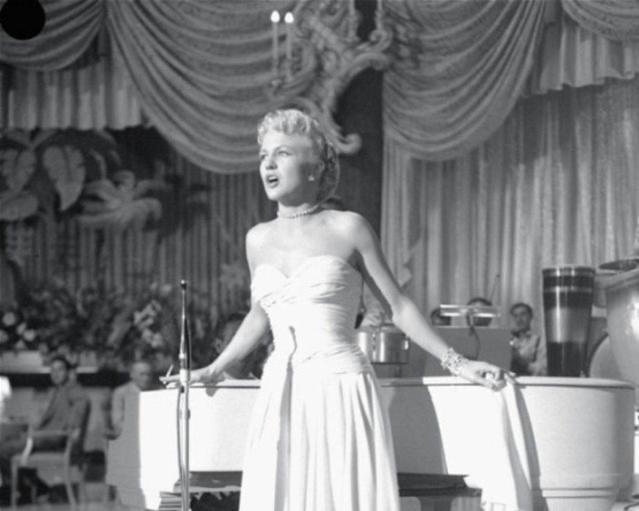 Cantanteestadounidense Peggy Lee Hollywood 1952 Fondo de pantalla