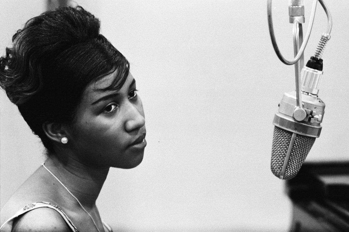 American Singer-Songwriter And Pianist Aretha Franklin Wallpaper