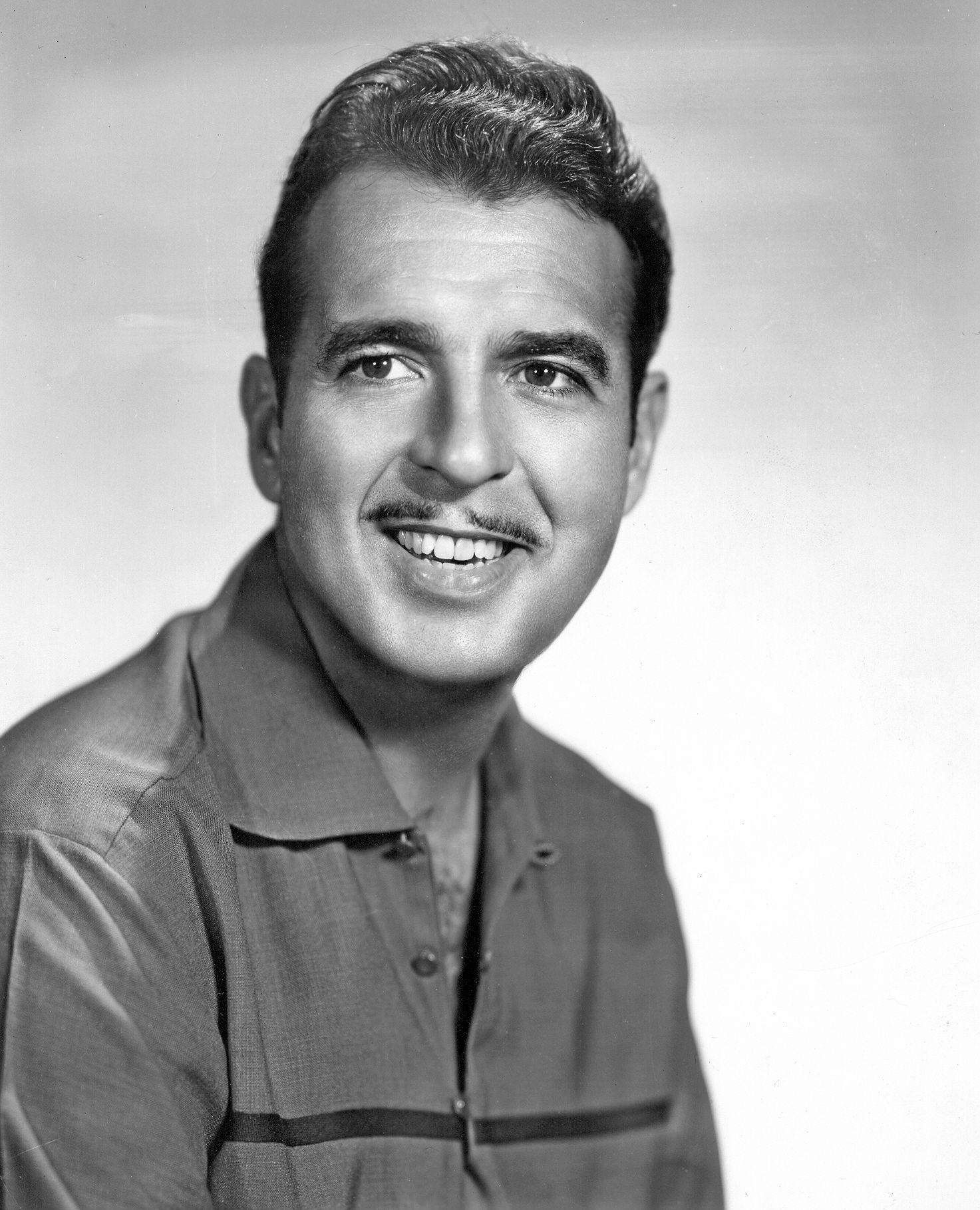 American Singer Tennessee Ernie Ford Promotional Portrait Wallpaper
