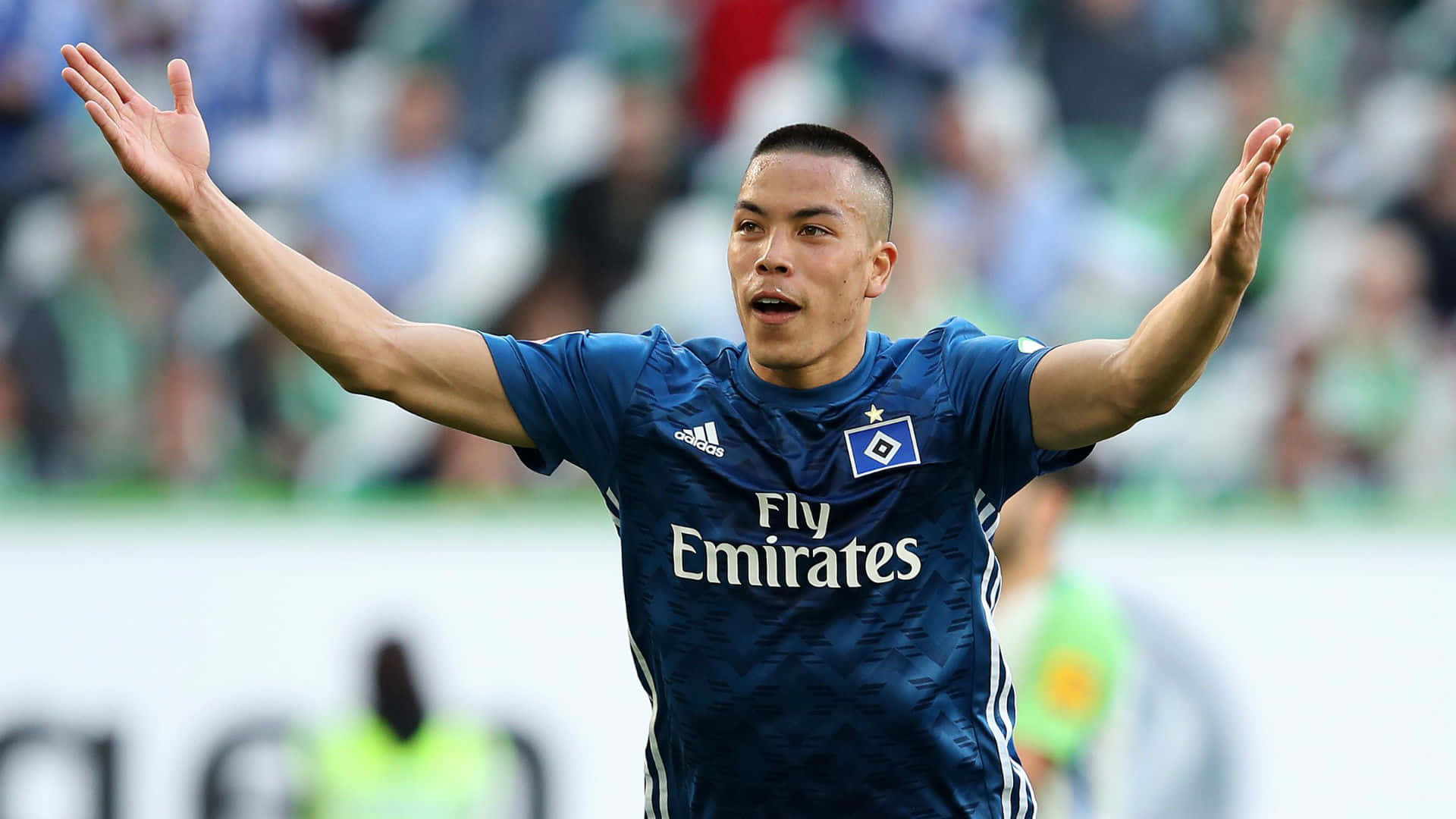 American Soccer Star Bobby Wood in Action Wallpaper