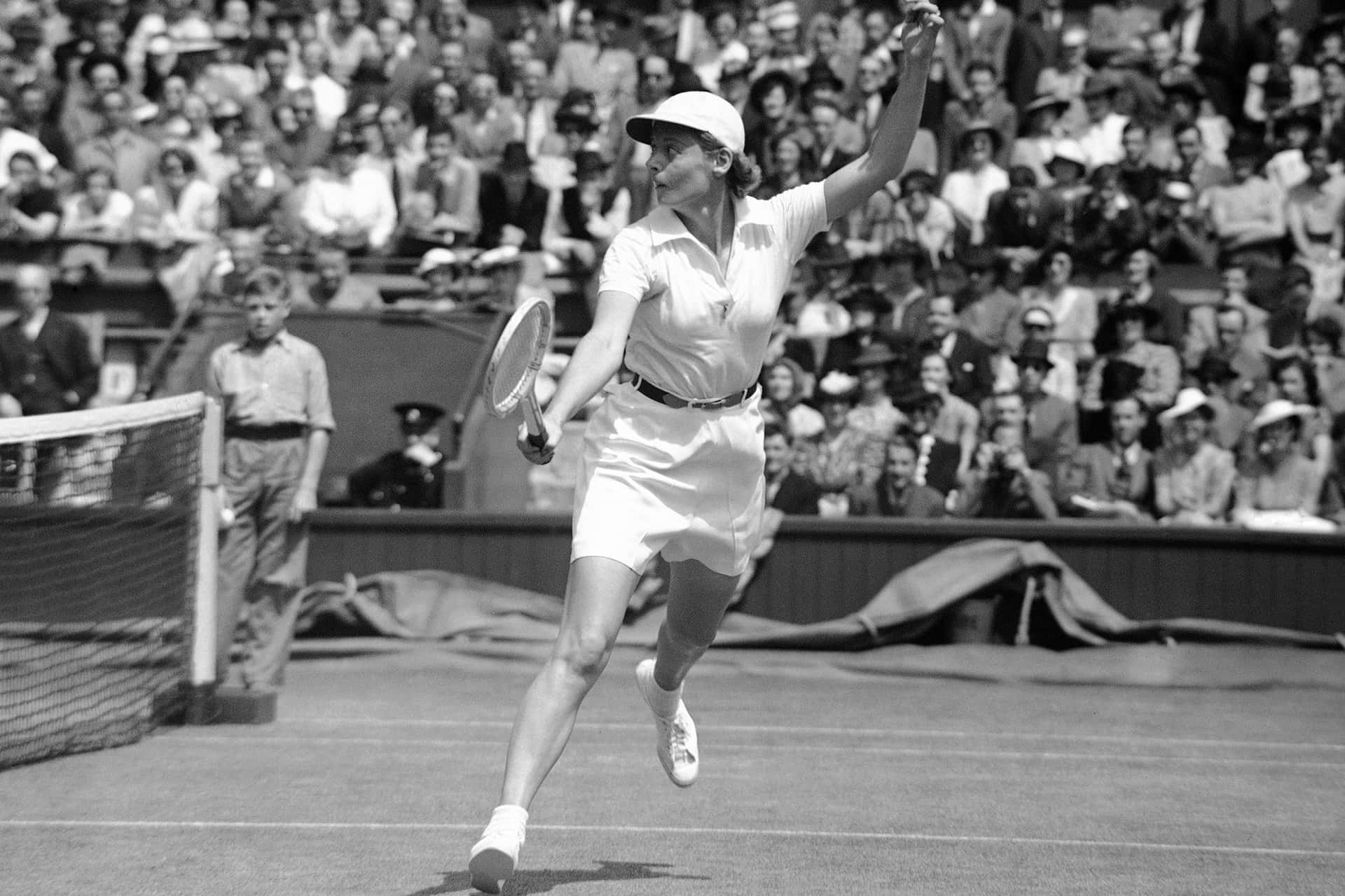 Alice Marble in action at Wimbledon, 1939 Wallpaper
