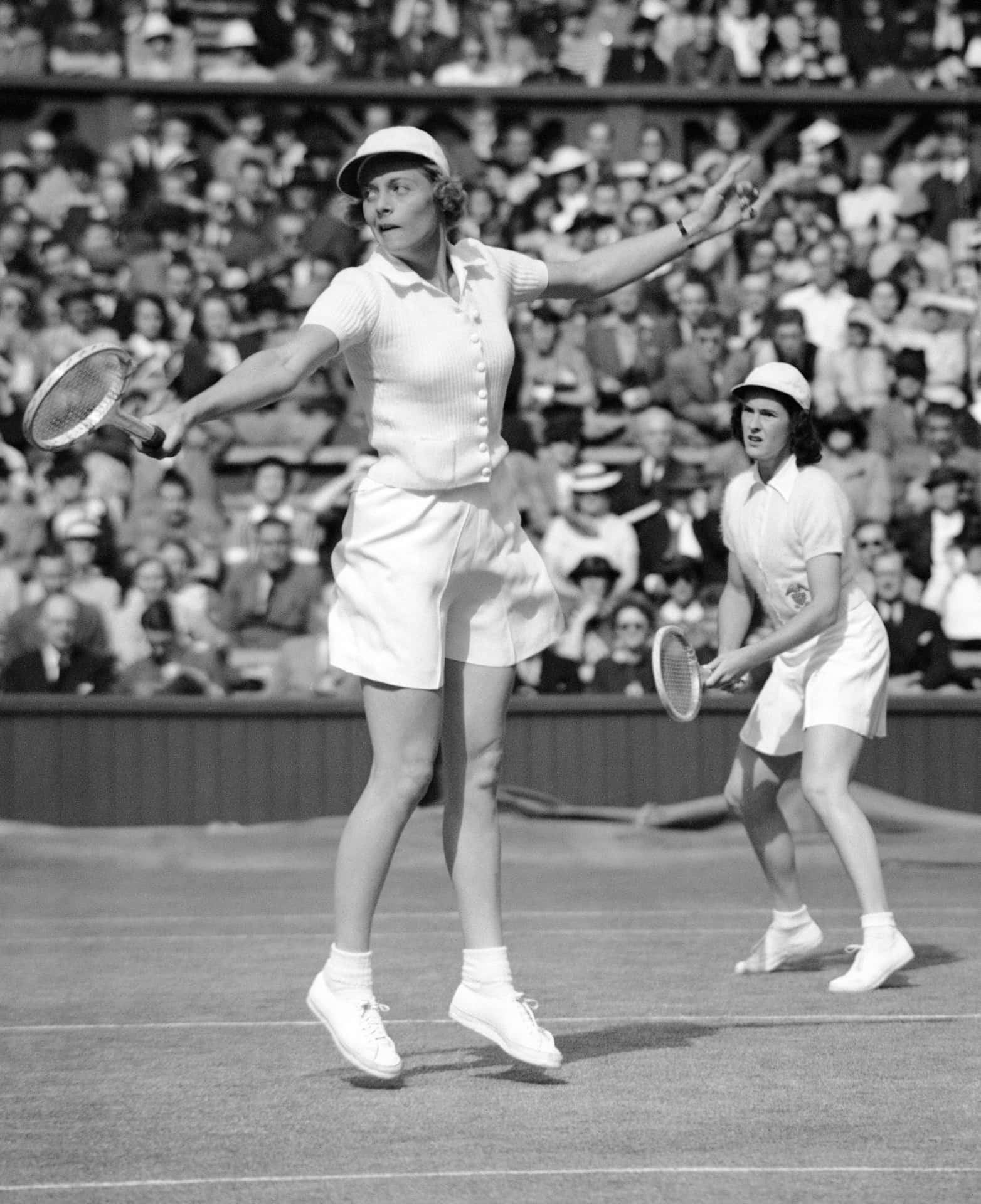 Amerikanskatennisspelaren Alice Marble På Wimbledon I London 1939. Wallpaper