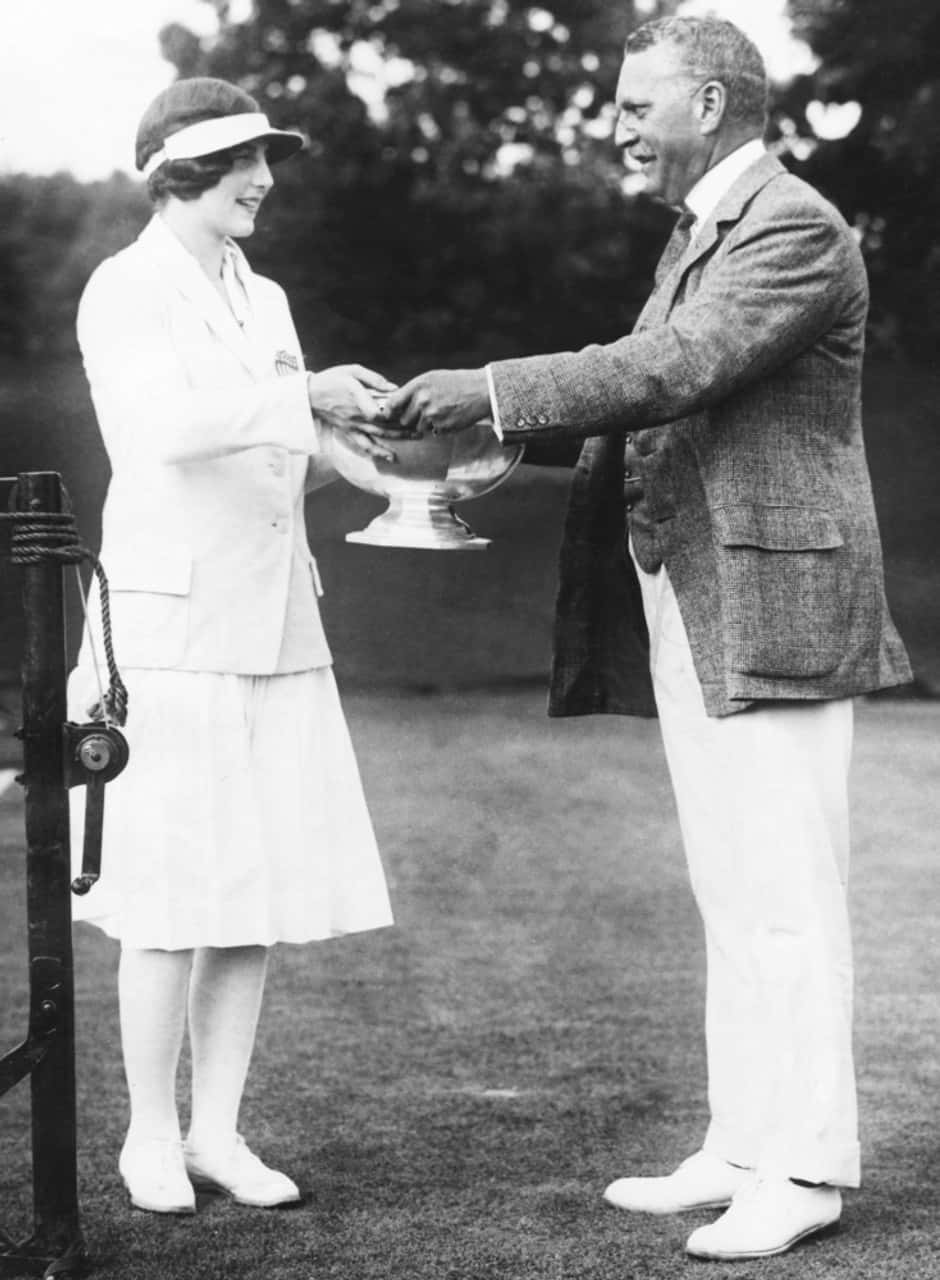 Giocatricedi Tennis Americana Helen Wills 1925 Sfondo