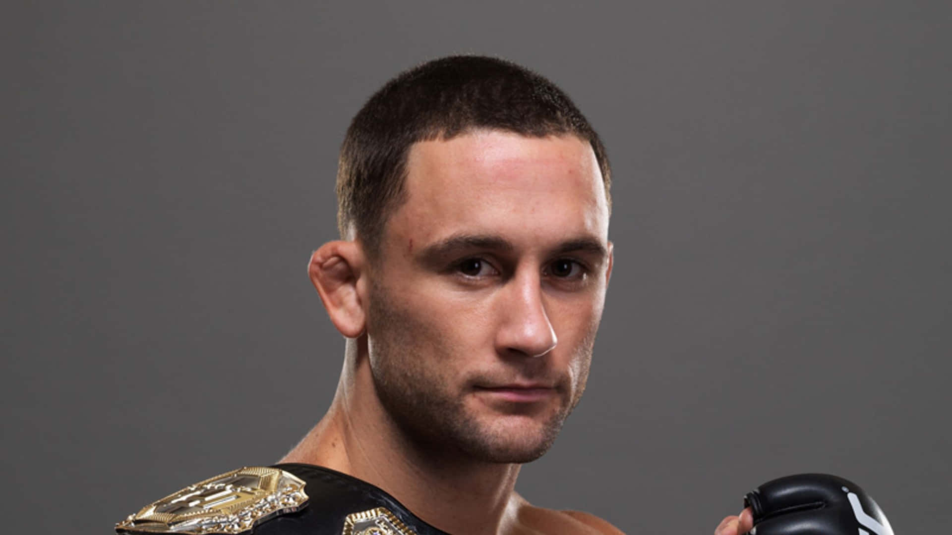 Amerikansk UFC-kæmper Frankie Edgar tæt på portræt detaljeret tapet Wallpaper