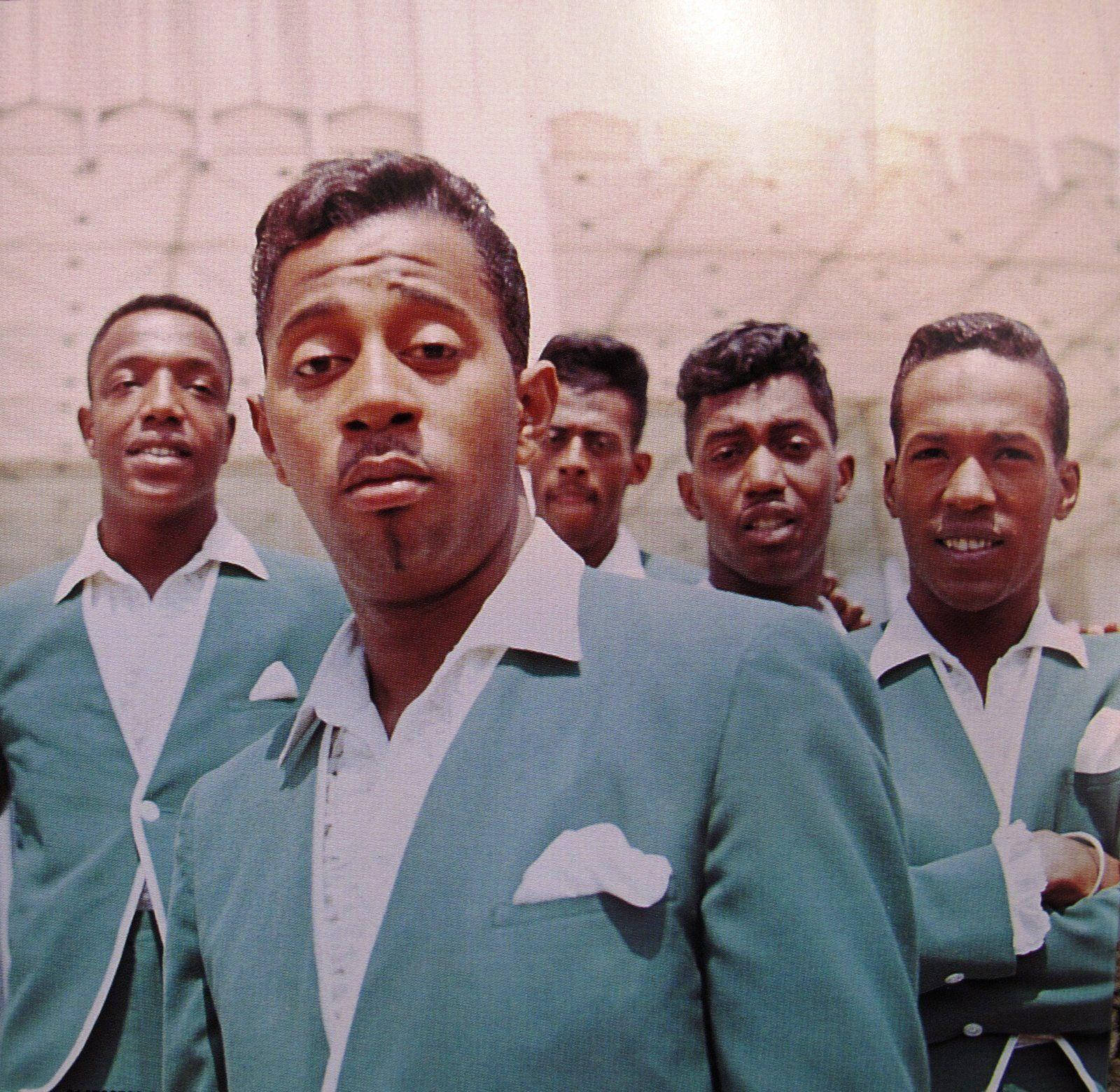 American Vocal Group The Temptations Vintage Close Up Shot Wallpaper