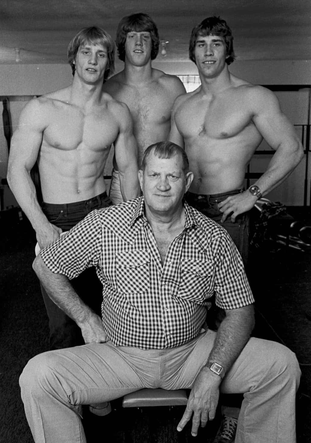 Iconic wrestling legacy – American wrestler David Von Erich with father Fritz Von Erich and brothers in a nostalgic frame. Wallpaper