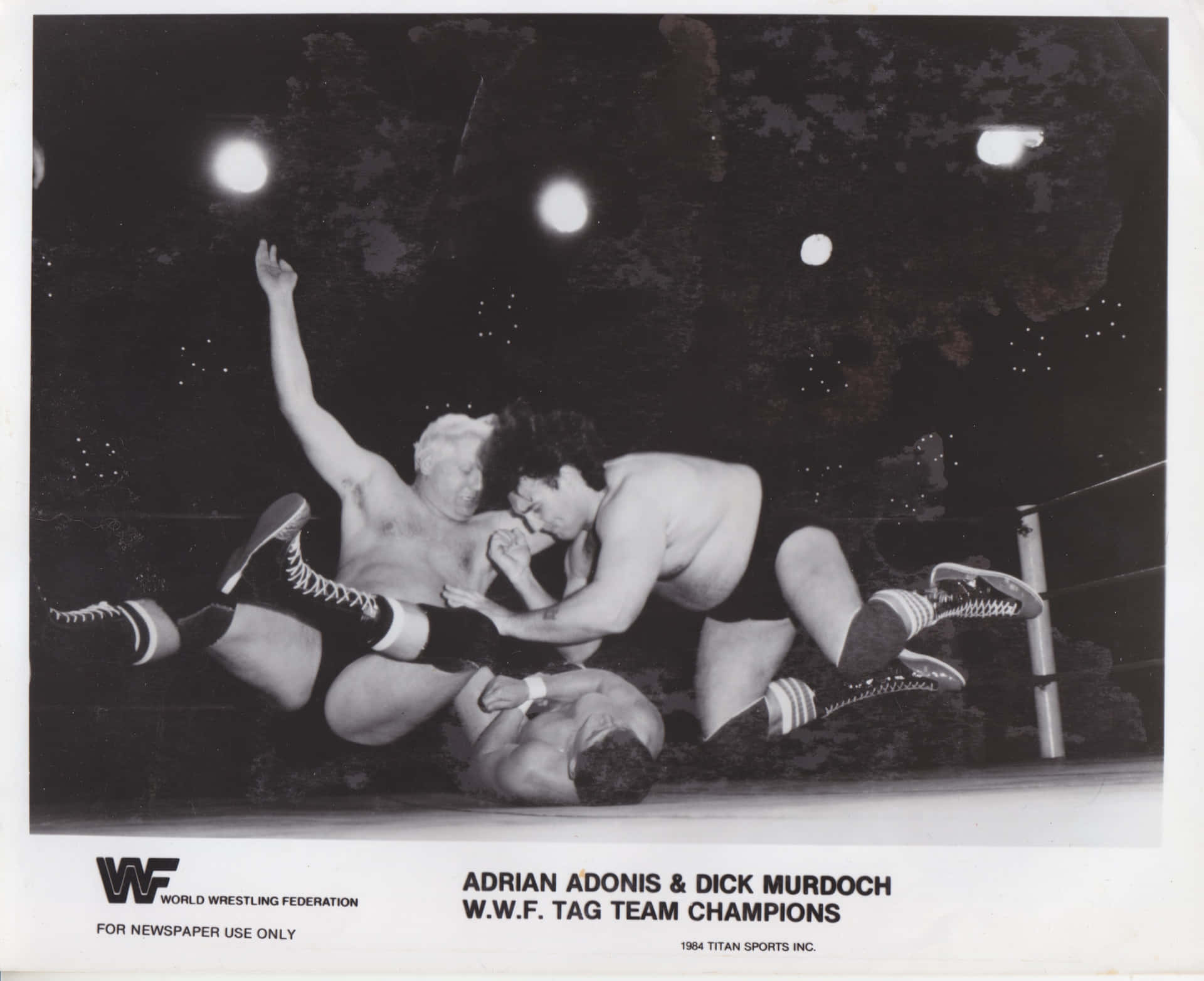 Luchadoresestadounidenses Adrian Adonis Y Dick Murdoch Tarjeta Fotográfica. Fondo de pantalla