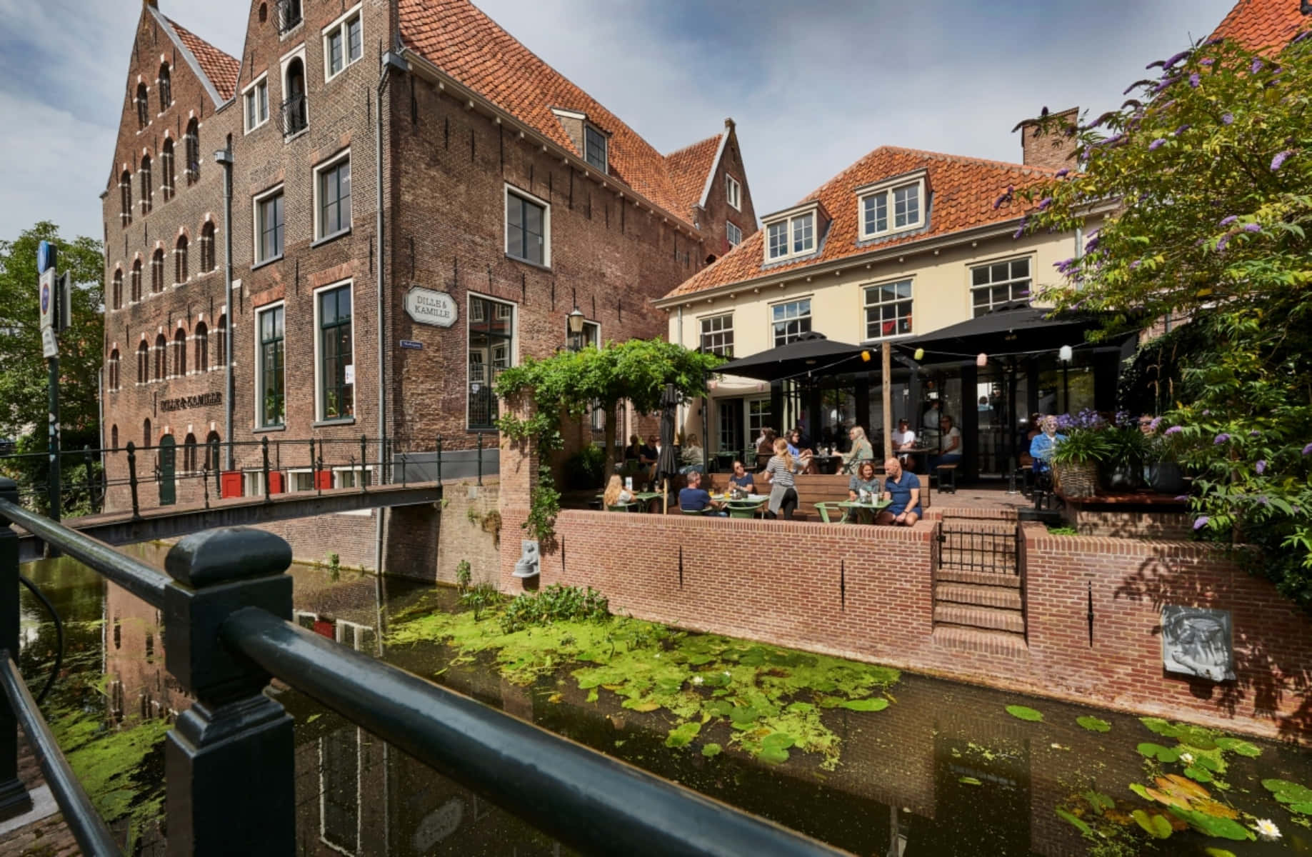 Expérience De Restauration Au Café Au Bord Du Canal D'amersfoort Fond d'écran