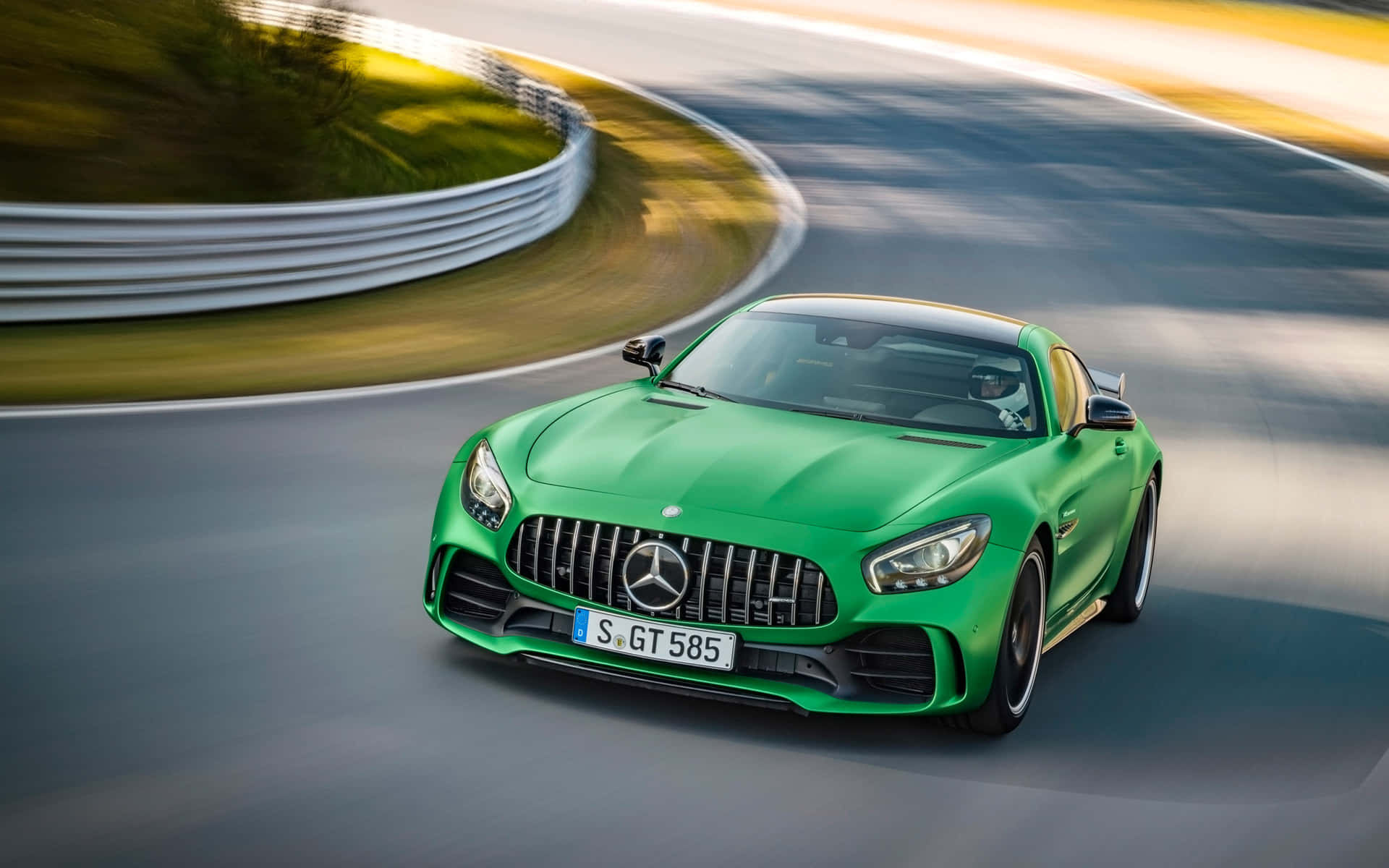 Impresionantefondo De Pantalla Del Mercedes Benz Amg Gt R En Color Verde.