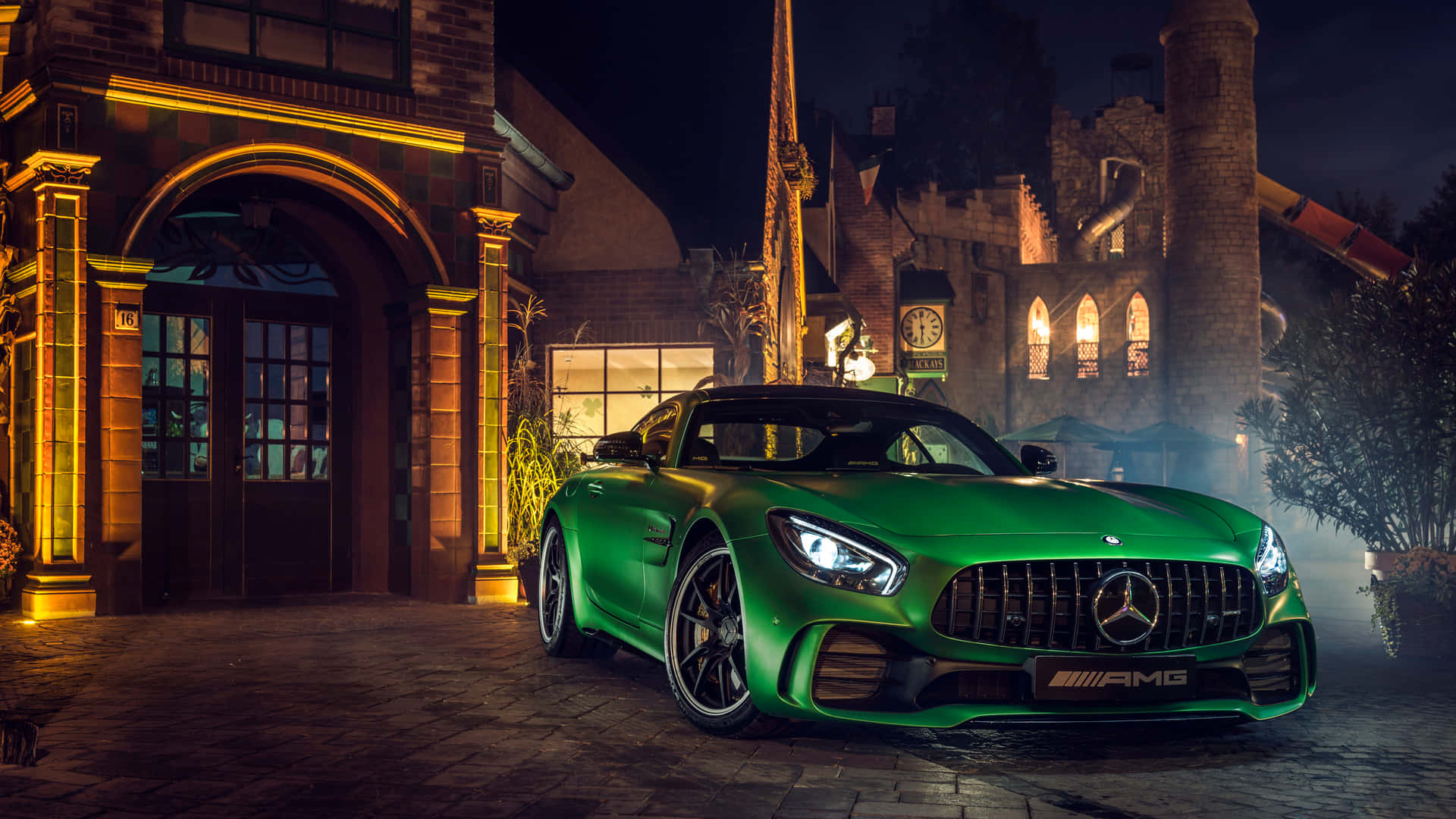 Grünerluxuriöser Hintergrund Mit Dem Mercedes Benz Amg Gt R Auto