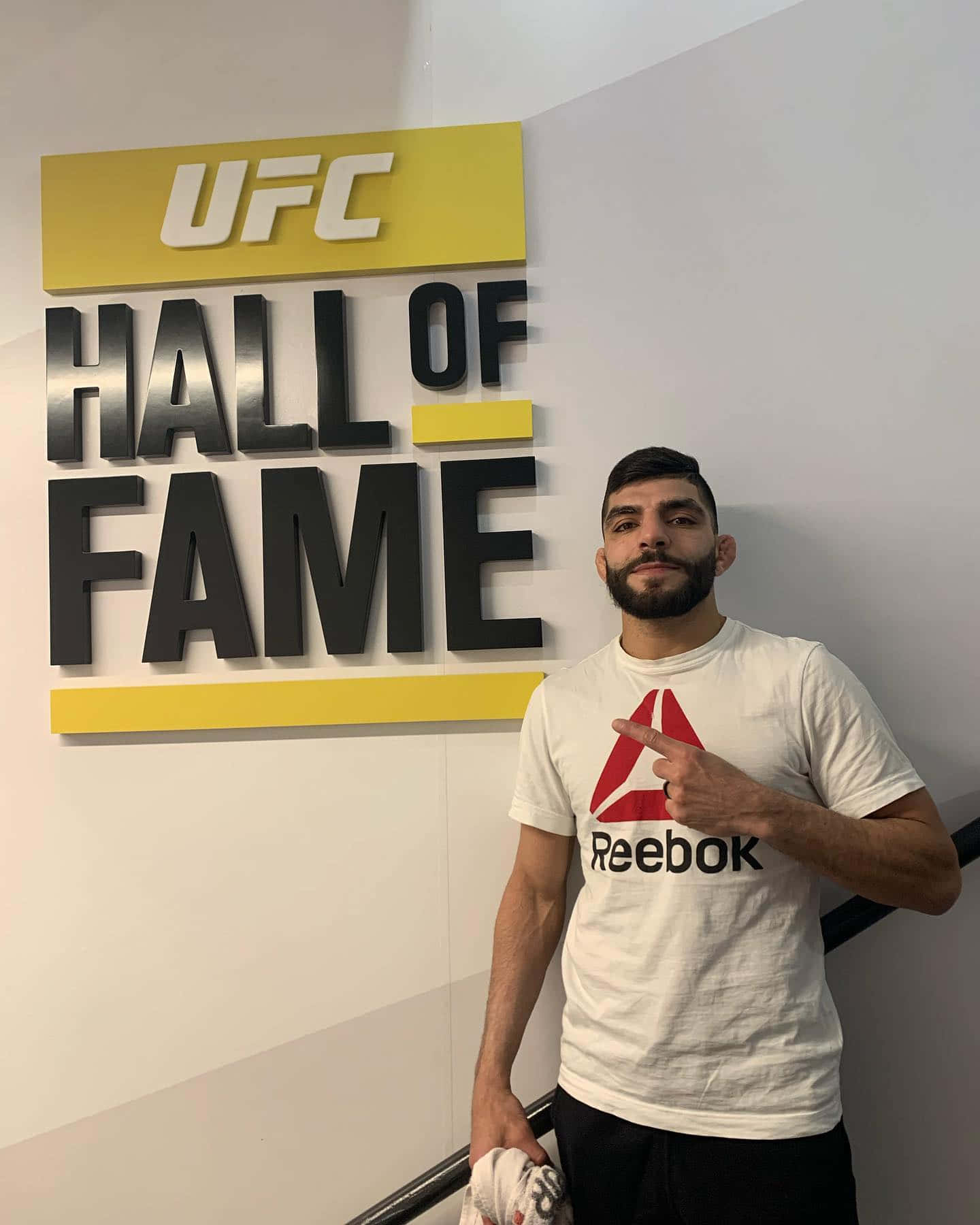 Amir Albazi på UFC-hallen Wallpaper