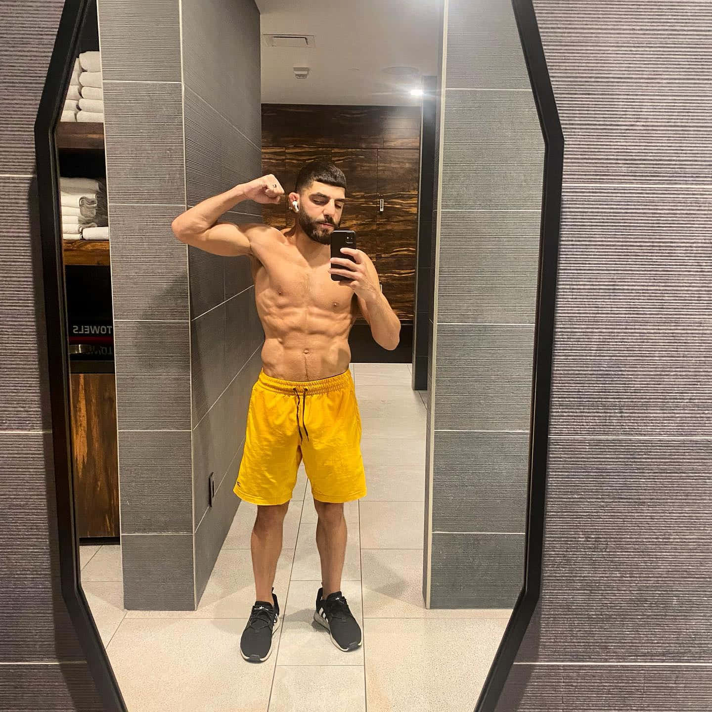 Amir Albazi Posed Mirror Selfie Wallpaper